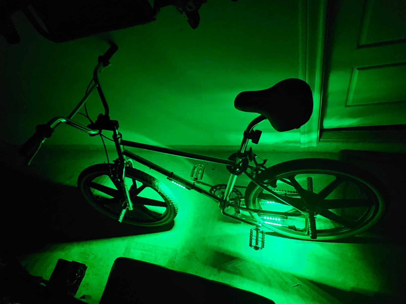 Schwinn Sting Pro and Predator Team BMX Bike for Kids/Youth, Retro Design, Single-Speed, Hi-Ten Steel Frame, 20 or 24-Inch Wheels, Multiple Colors customer photo 1