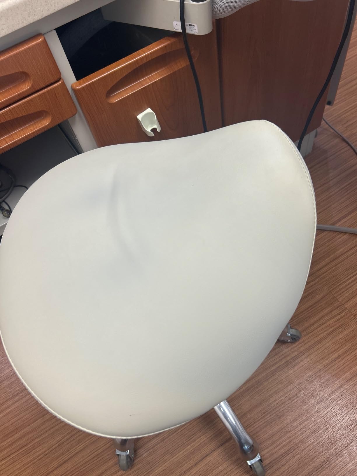 Professional Saddle Stool with Wheels Ergonomic Swivel Rolling Height Adjustable for Clinic Dentist Beauty Salon Tattoo Home Office (Grey) customer photo 1