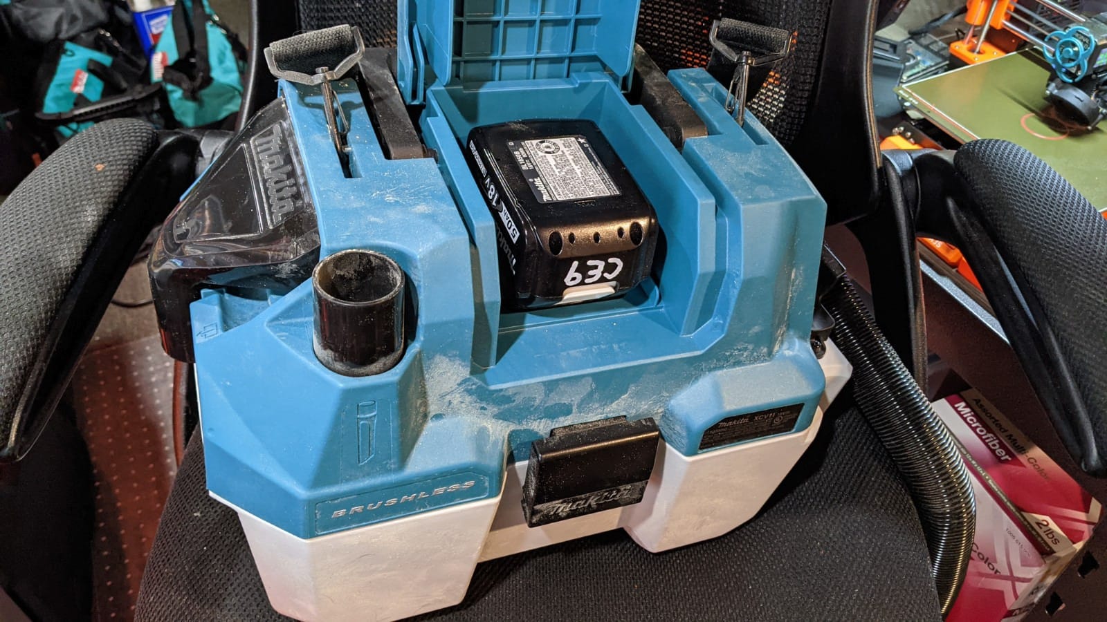 Makita XCV11Z 18V LXT Lithium-Ion Brushless Cordless 2 Gallon HEPA Filter Portable Wet/Dry Dust Extractor/Vacuum, Tool Only customer photo 2