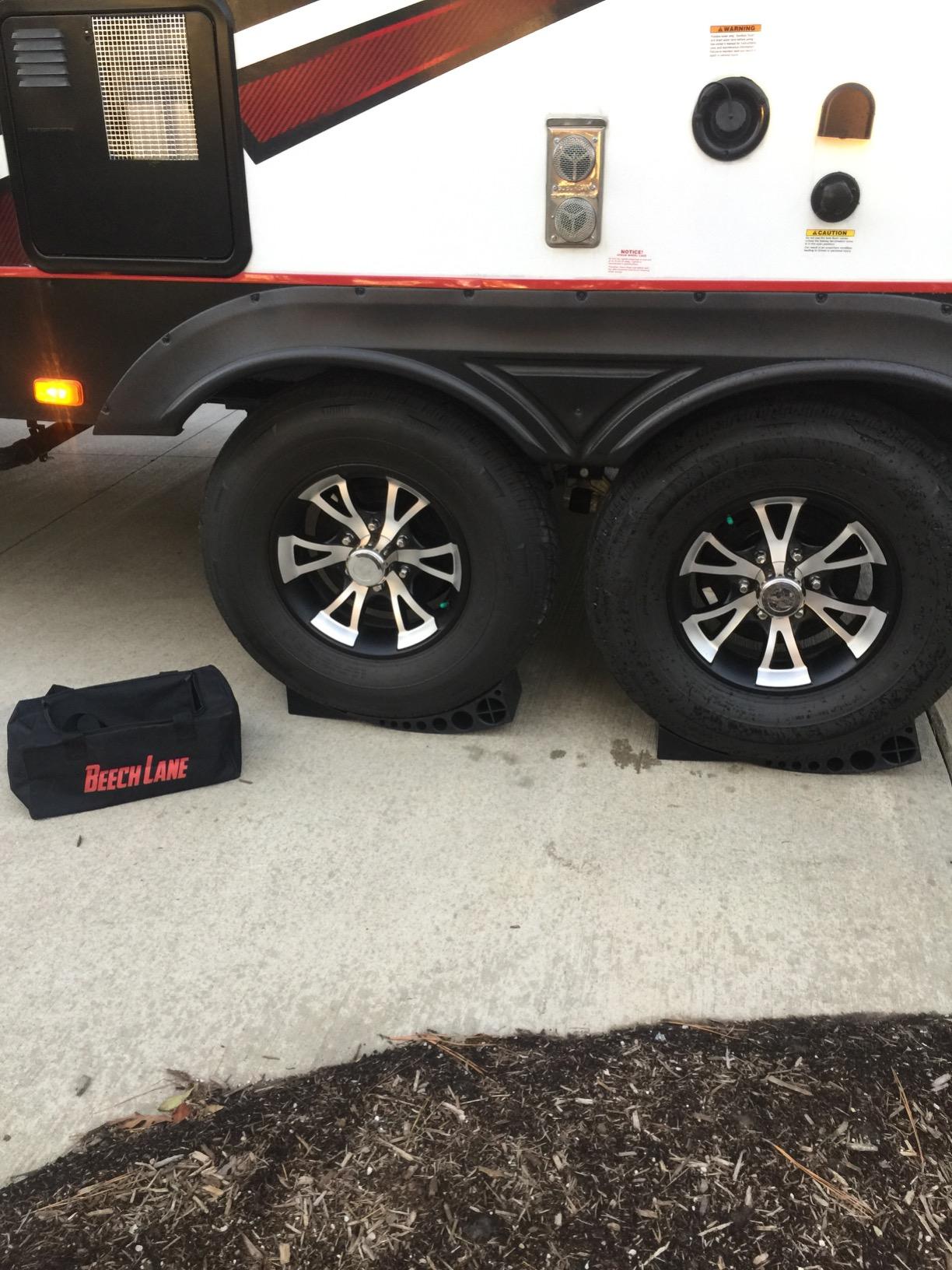 Beech Lane Camper Leveler 2 Pack with Carrying Bag - Precise Camper Leveling, Includes Two Curved Levelers, Two Chocks, Two Rubber Grip Mats, and A Carrying Bag, Patented customer photo 1