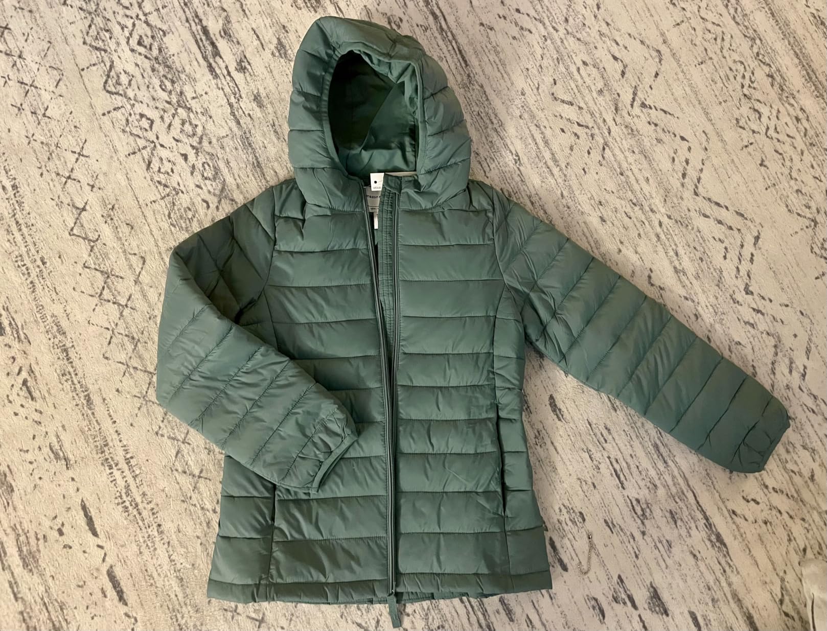 Amazon Essentials Girls and Toddlers' Lightweight Water-Resistant Packable Hooded Puffer Jacket customer photo 1