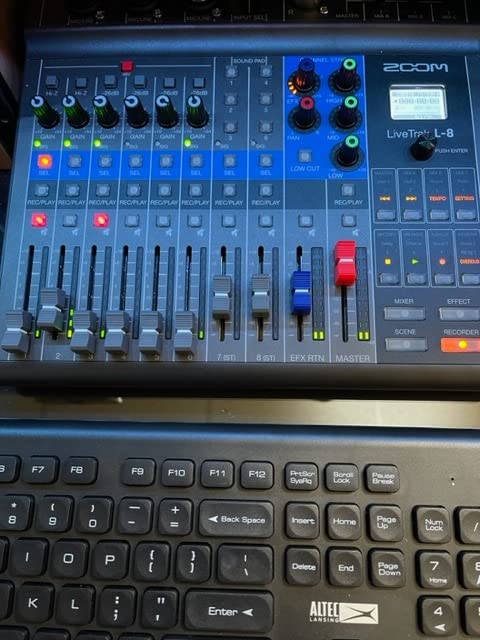 Zoom LiveTrak L-8 Battery Powered Mixer/Recorder for Musicians & Podcasters customer photo 2
