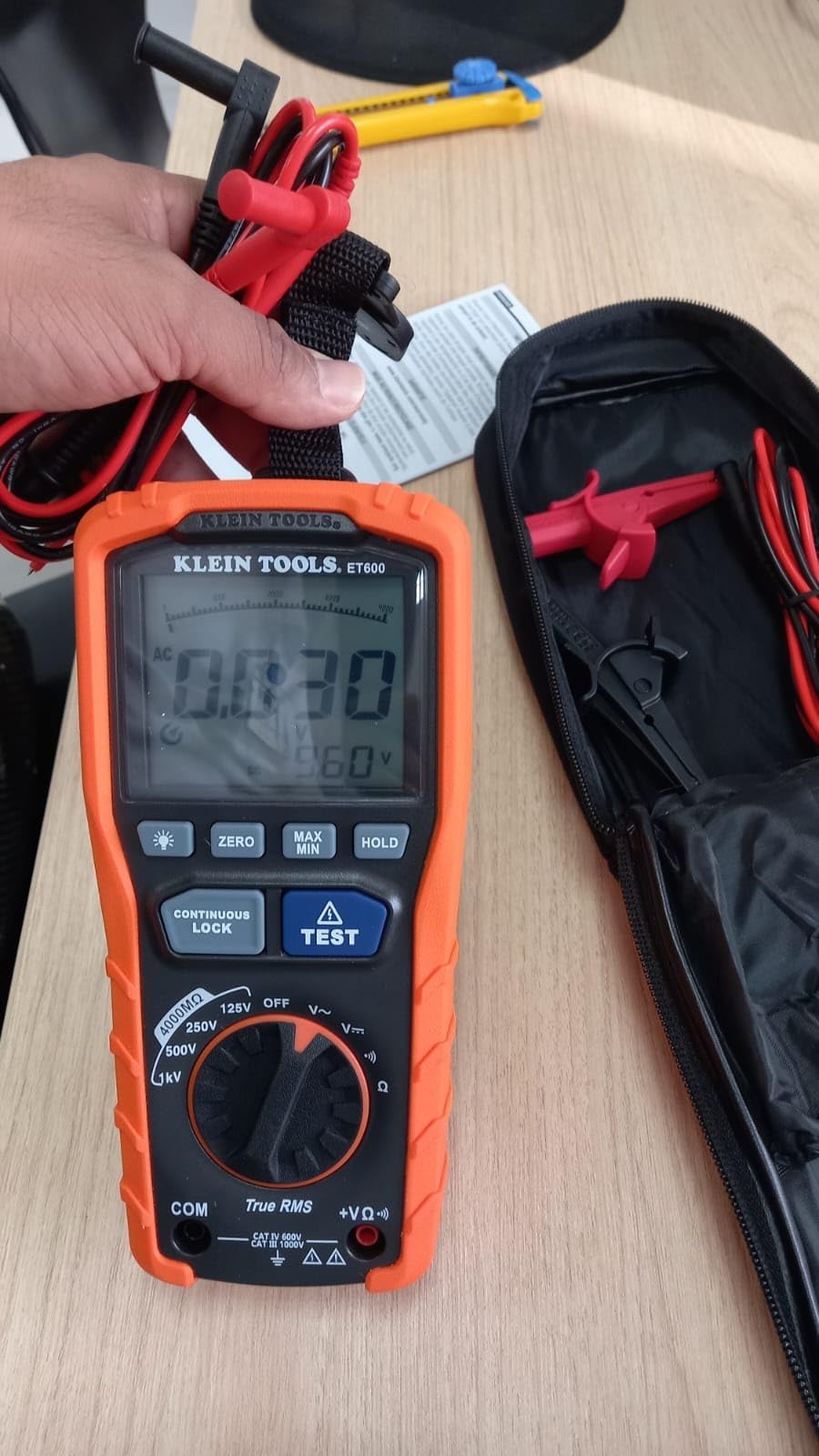 Klein Tools ET600 Multimeter, Megohmmeter Insulation Tester, 4000 Ohms Resistance, 125V/250V/500V/1000V, Auto-Ranging TRMS Multimeter customer photo 2
