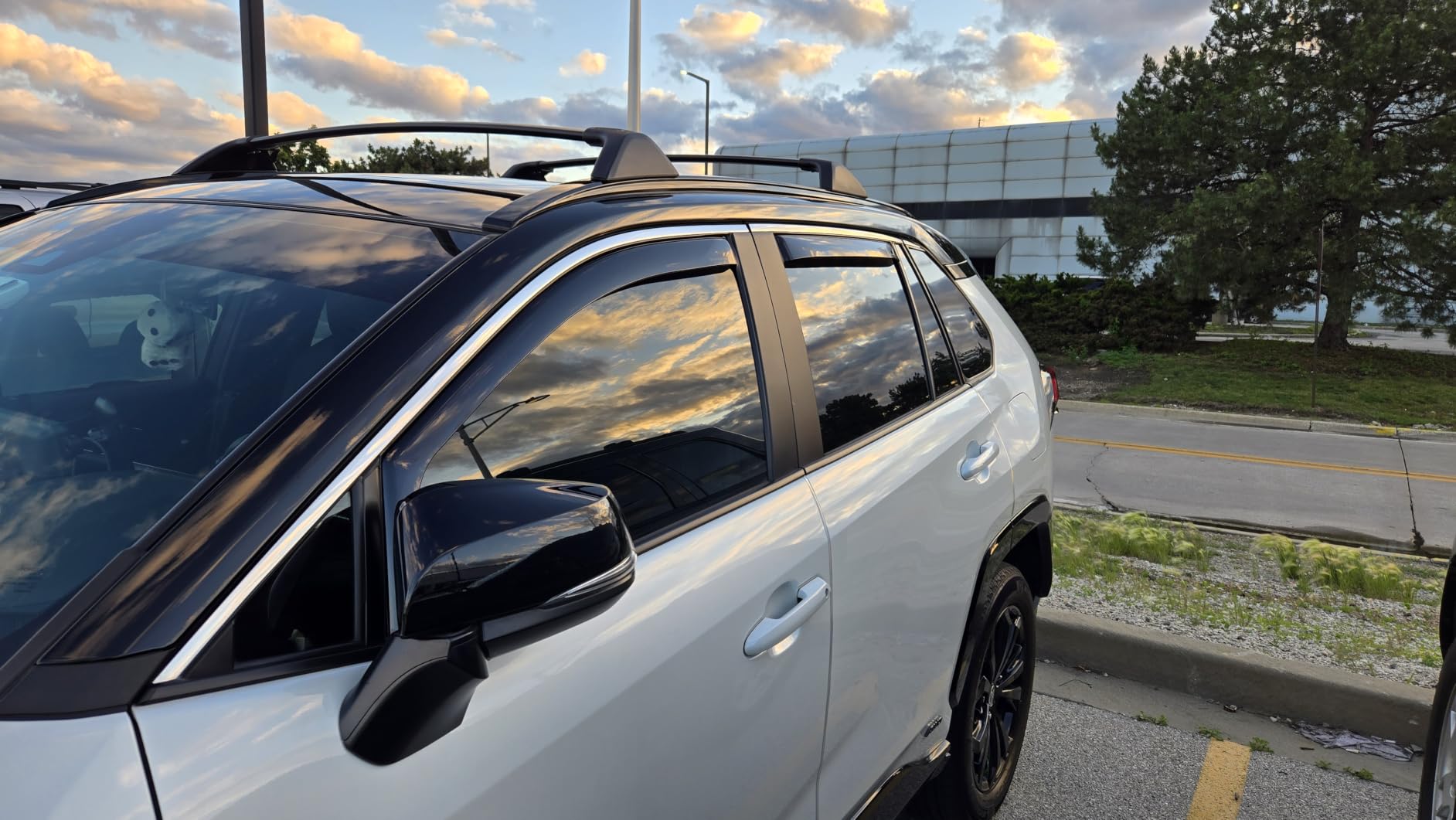 Autekcomma Lockable 260lbs Roof Rack Crossbar for Toyota RAV4 2019-2025 customer photo 2