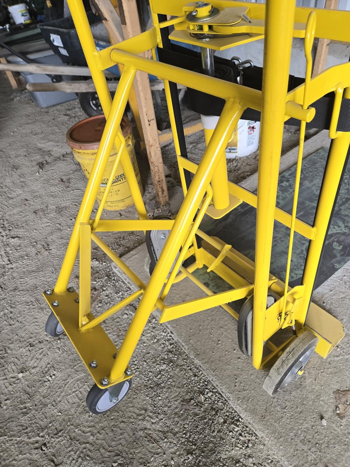 Strongway Convertible Hand Truck, 1,200-Lb., 2- or 4-Wheel Design | 8in. rubberized wheels, Auto-rewind ratchet belt, Controlled appliance moving, Secure load positioning, Industrial use customer photo 2