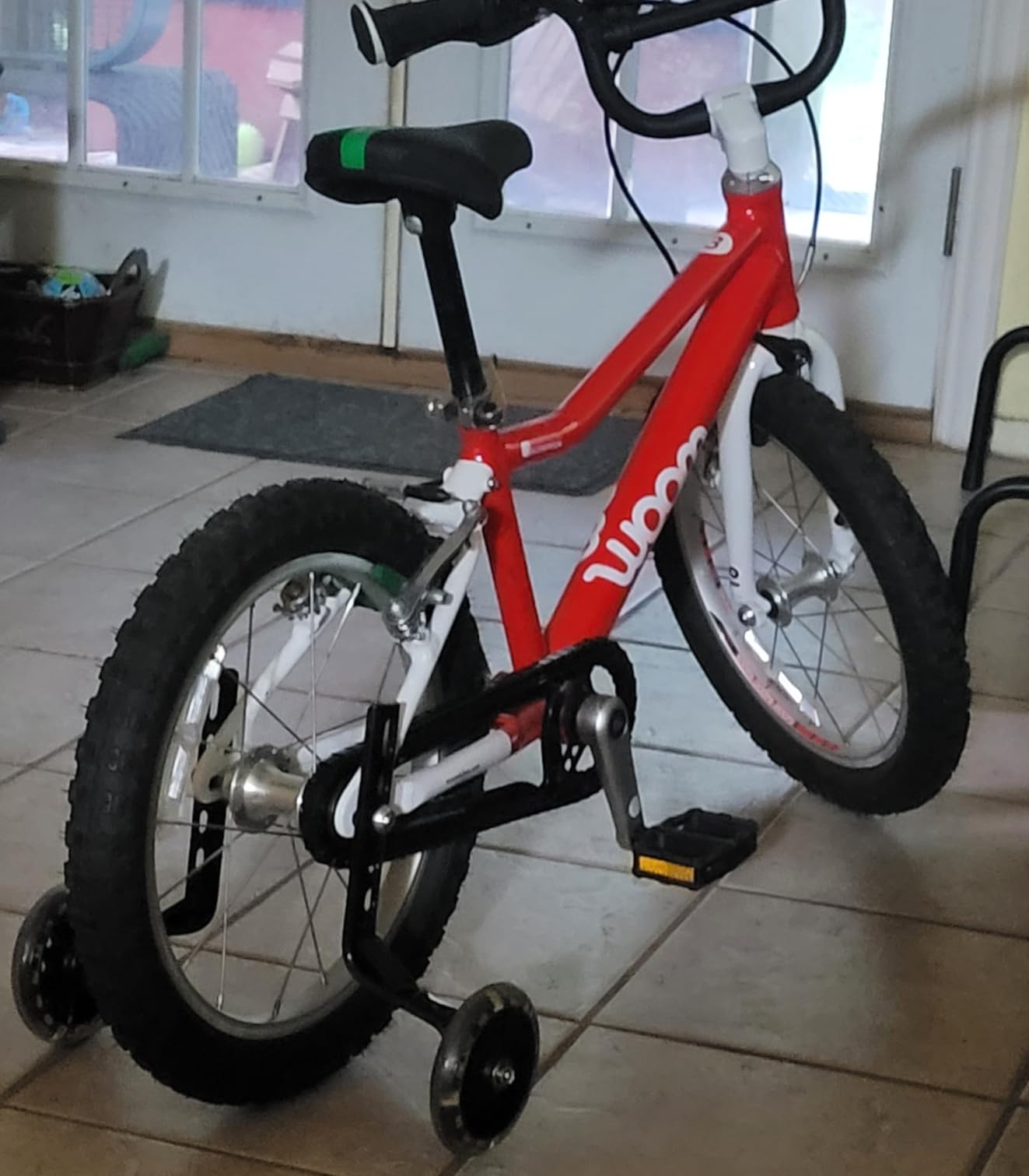 a Pair of Children's Bicycle Riding Flash Silent Training Wheels, Suitable for 12-20 inch Single Speed Bicycles (black) customer photo 1