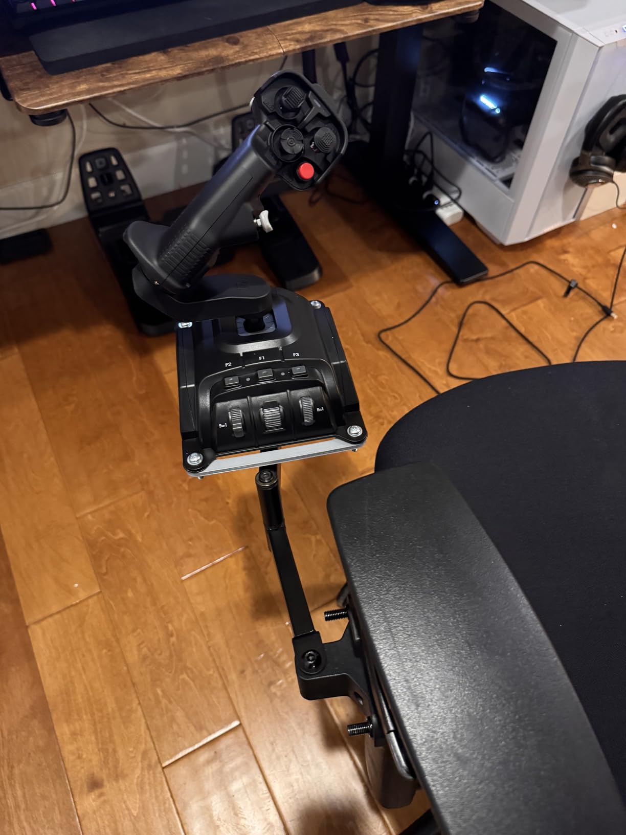 VIVO Black Pole Mount Monitor Arm for 17 to 32 in Screen, MOUNT-POLE01A | Universal, Heavy Duty Steel Design, Full Motion VESA Monitor Arm, Removable 75mm and 100mm VESA Plate customer photo 1