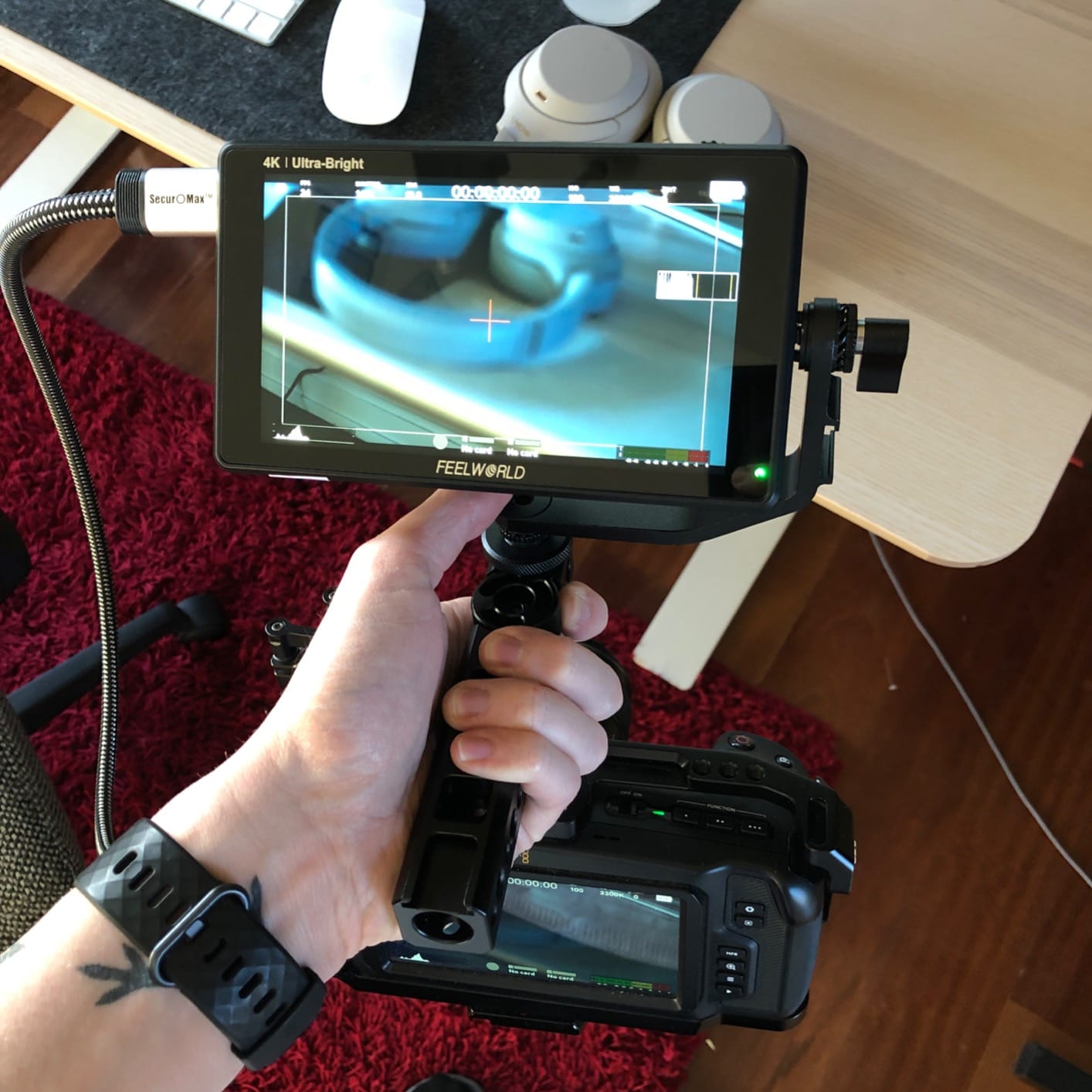 EELWORLD LUT6 6 Inch 2600nit Ultra Bright Touch Field DSLR Camera Monitor | 4K HDMI In Out, 3D LUT, HDR Waveform Histogram Focus, for Profession Videographer Filmmaker Video Shooting, for Outdoor customer photo 2