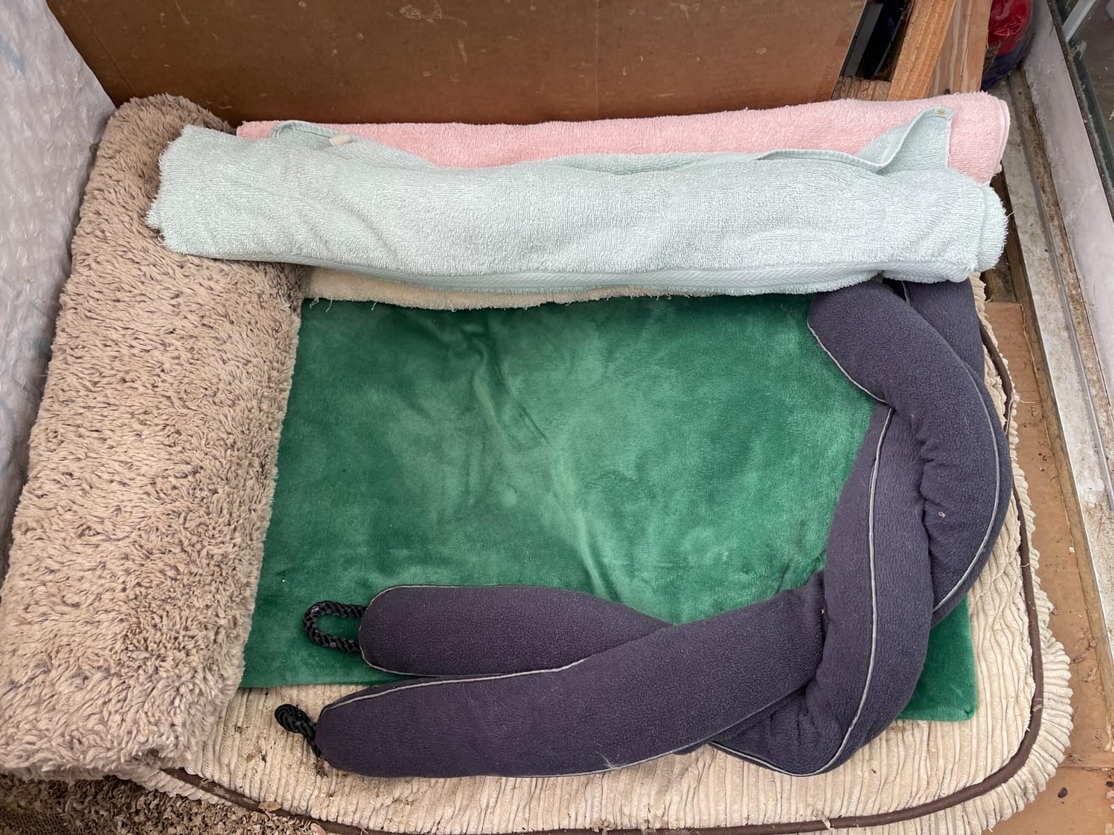 PETNF Outdoor Pet Heating Pads for Dog, Soft Electric Blanket Auto Temperature Control, Heated Mat for Dog House, Whelping Supply for Pregnant New Born Stray Feral Cat Puppy, Safe customer photo 1