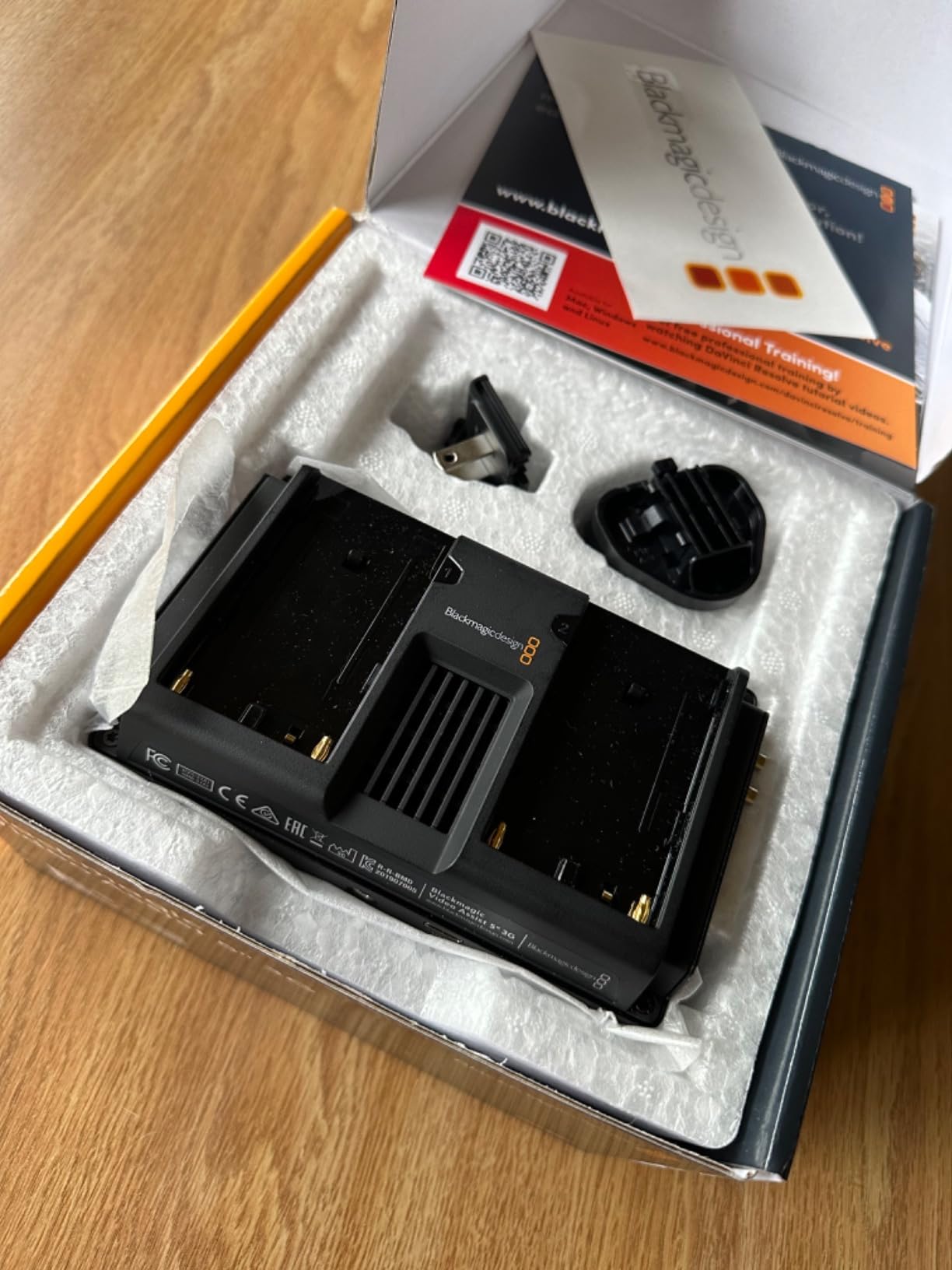 Blackmagic Design Video Assist 5'' 3G Portable Monitor, Recorder, Scope, and Viewfinder customer photo 1