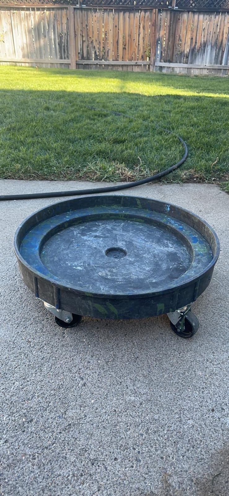 ELAFROS Heavy Duty Plastic Drum Dolly, 30/55 Gallon Barrel Cart, 900lb Gray | 5 Swivel Casters, 24.25 in Diameter, 2-Tier Platform, Plastic Barrel Dolly, Drum Cart, Keg Pail Trash Can Rolling Base, Stand customer photo 1