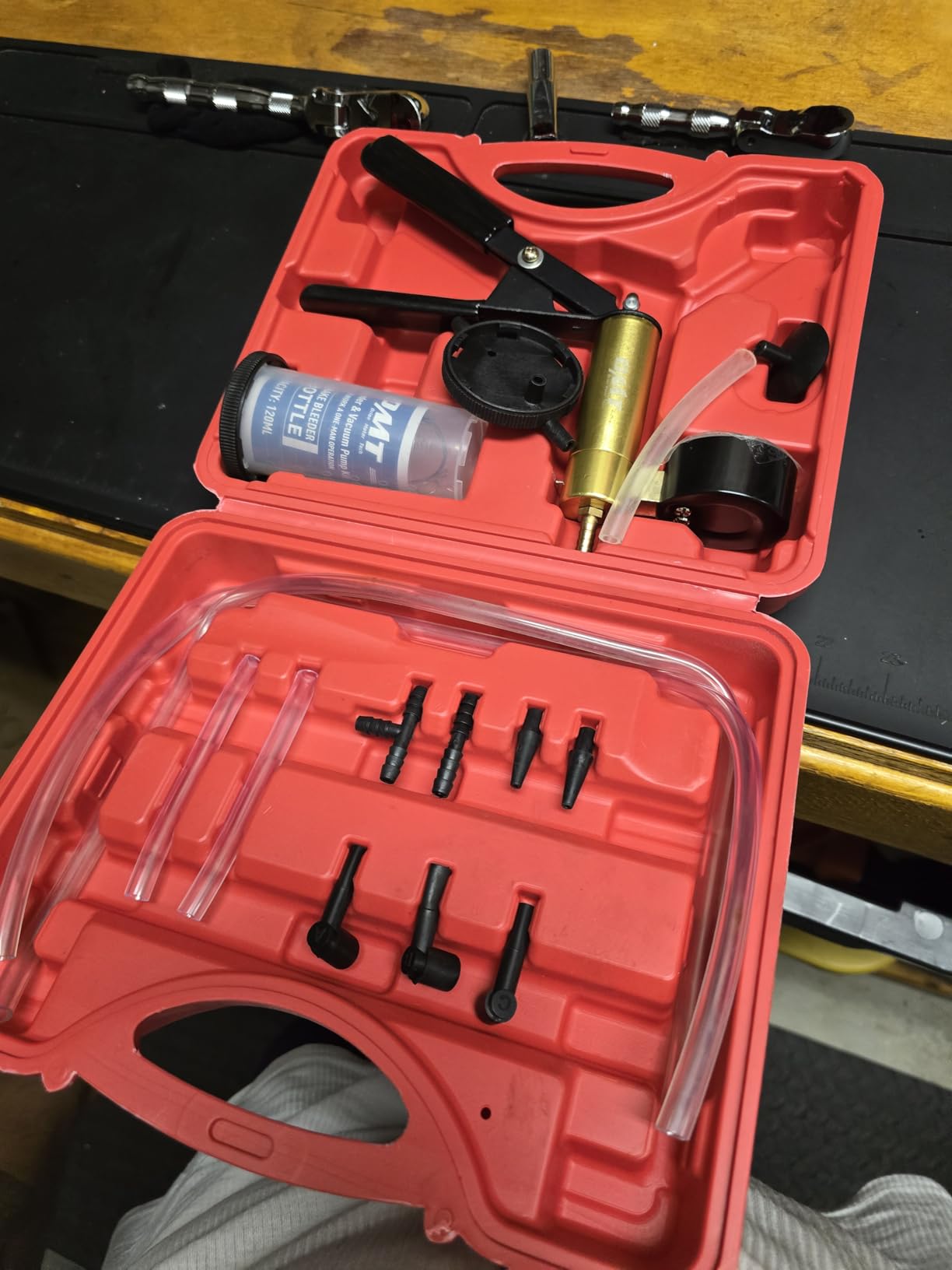 OMT One-Man Brake Bleeding Kit with Hand Vacuum Pump and Dial Gauge, Blue customer photo 2