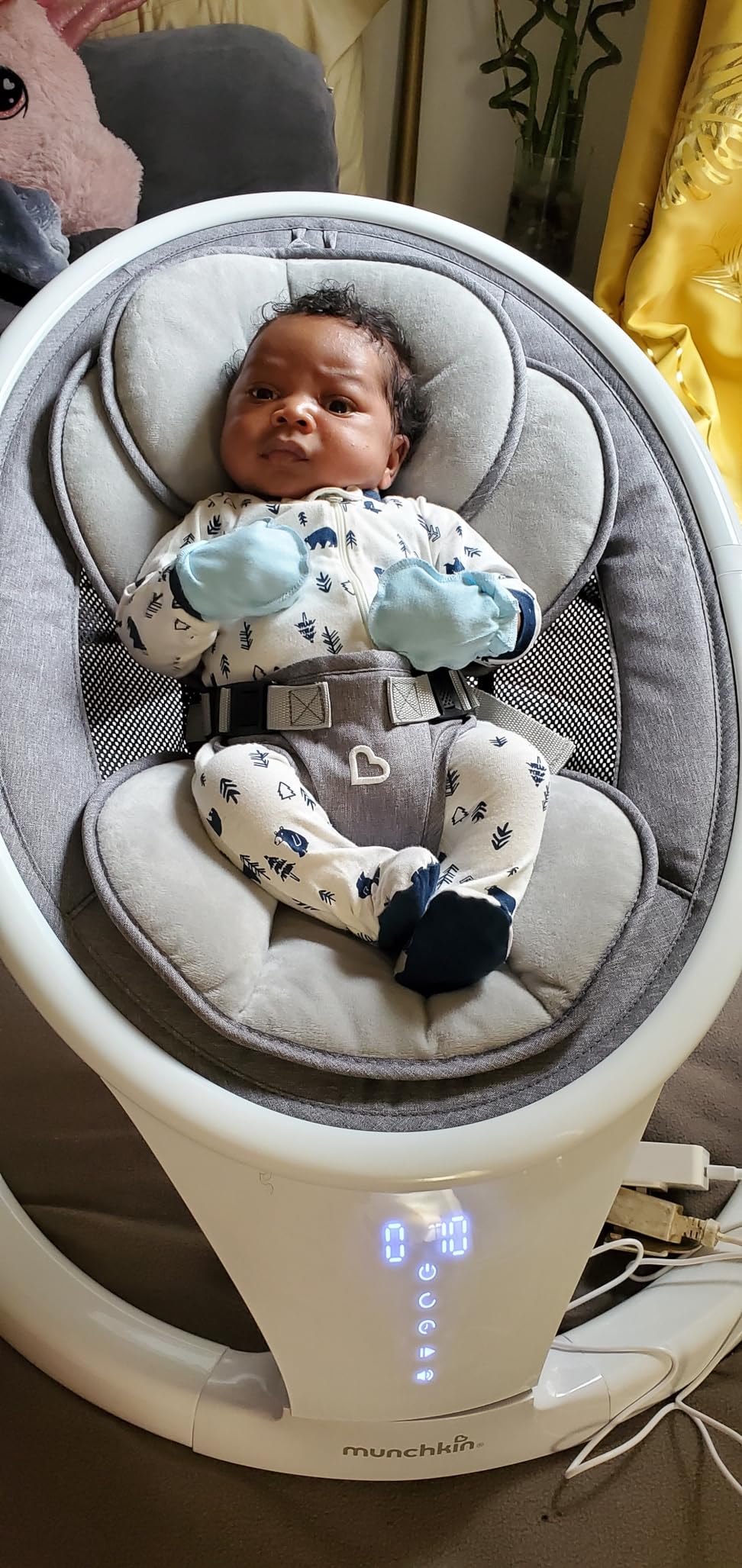 Munchkin Electric Baby Swing, Portable and Lightweight, Bluetooth Enabled Infant Rocker with Natural Sway in 5 Ranges of Motion, Newborn Nursery Essentials, White/Grey customer photo 1
