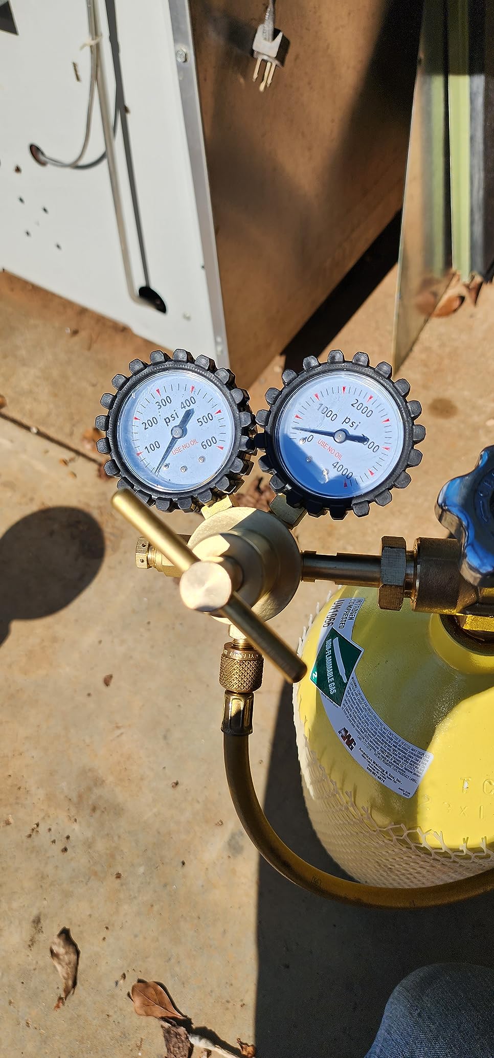 Nitrogen Regulator 0-600PSI CGA580 Inlet, 1/4-Inch Male Flare Outlet Connection, Heavy-Duty Handle, Self-reseating Relief Valve, Nitrogen Tank Regulator customer photo 2