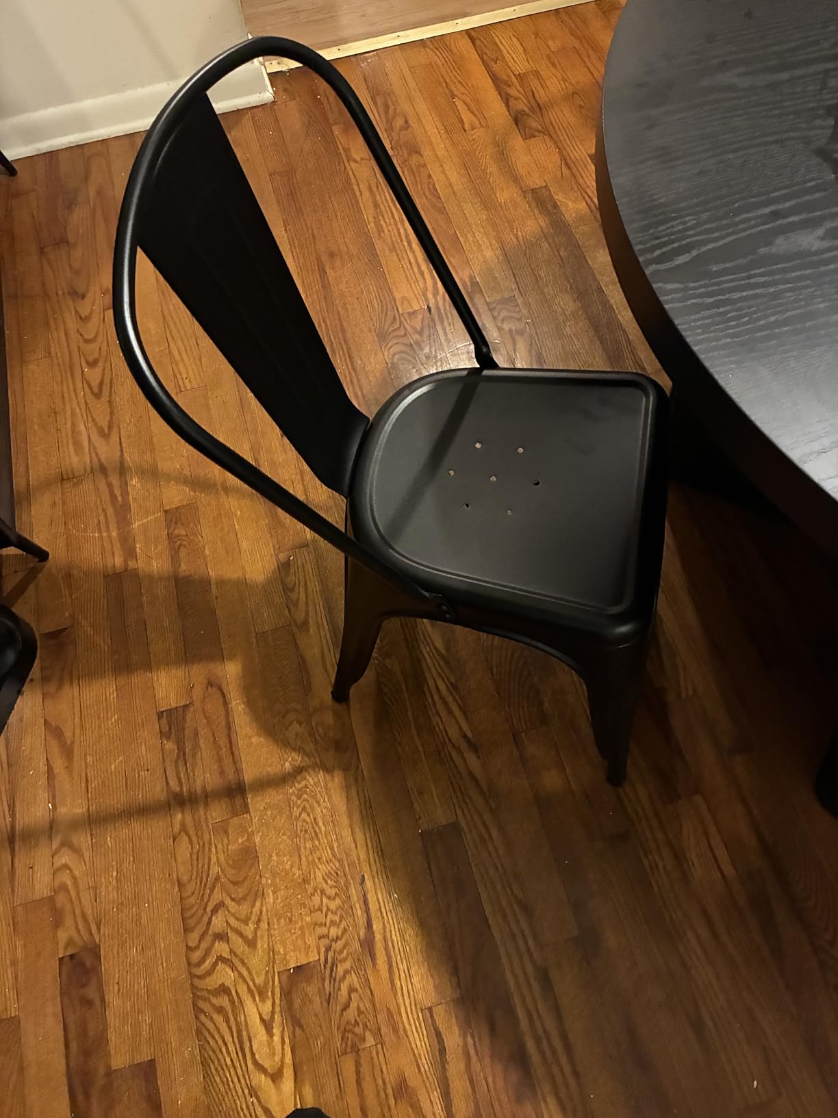Amazon Basics Metal Dining Chairs, Easy to Assemble, Indoor/Outdoor, Stackable, 330-Pound Capacity, Dark Gray, 4-Pack, 20.1 x 17.1 x 33.5 inches customer photo 2