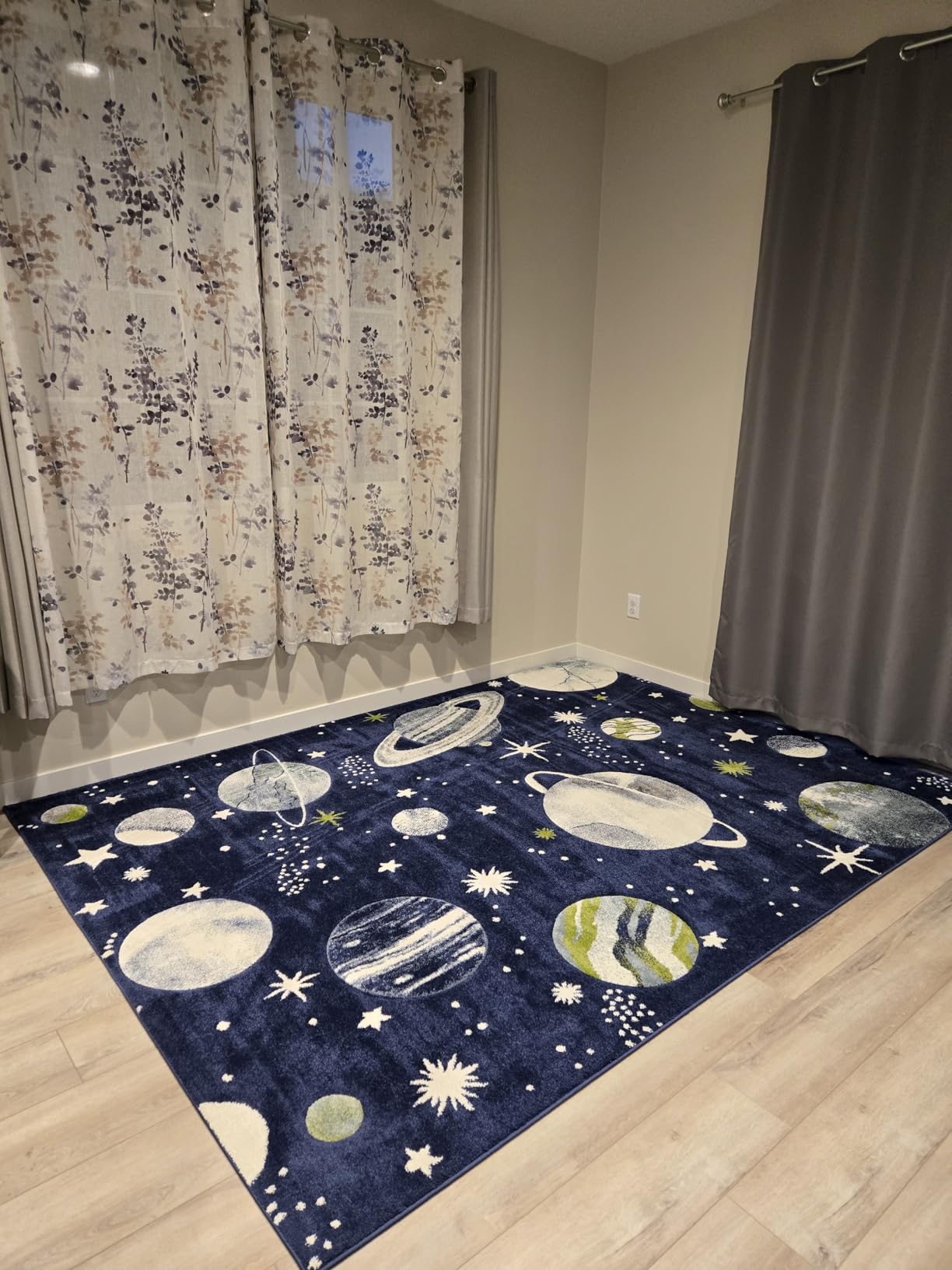 SAFAVIEH Carousel Kids Collection Accent Rug - 4' x 6', Navy & Ivory, Non-Shedding & Easy Care, Ideal for High Traffic Areas for Boys & Girls in Playroom, Nursery, Bedroom (CRK103N) customer photo 1
