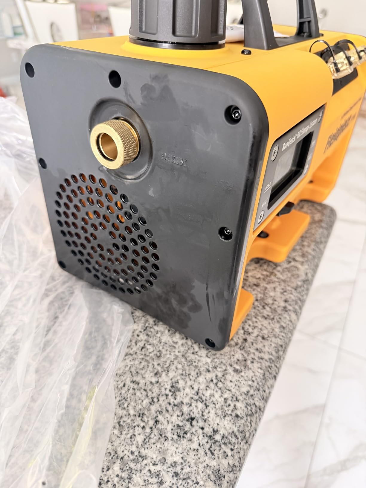 Fieldpiece VP87 Vacuum Pump - 8 CFM, 3/4 HP DC Motor, RunQuick Oil Change, A2L Compatible customer photo 1
