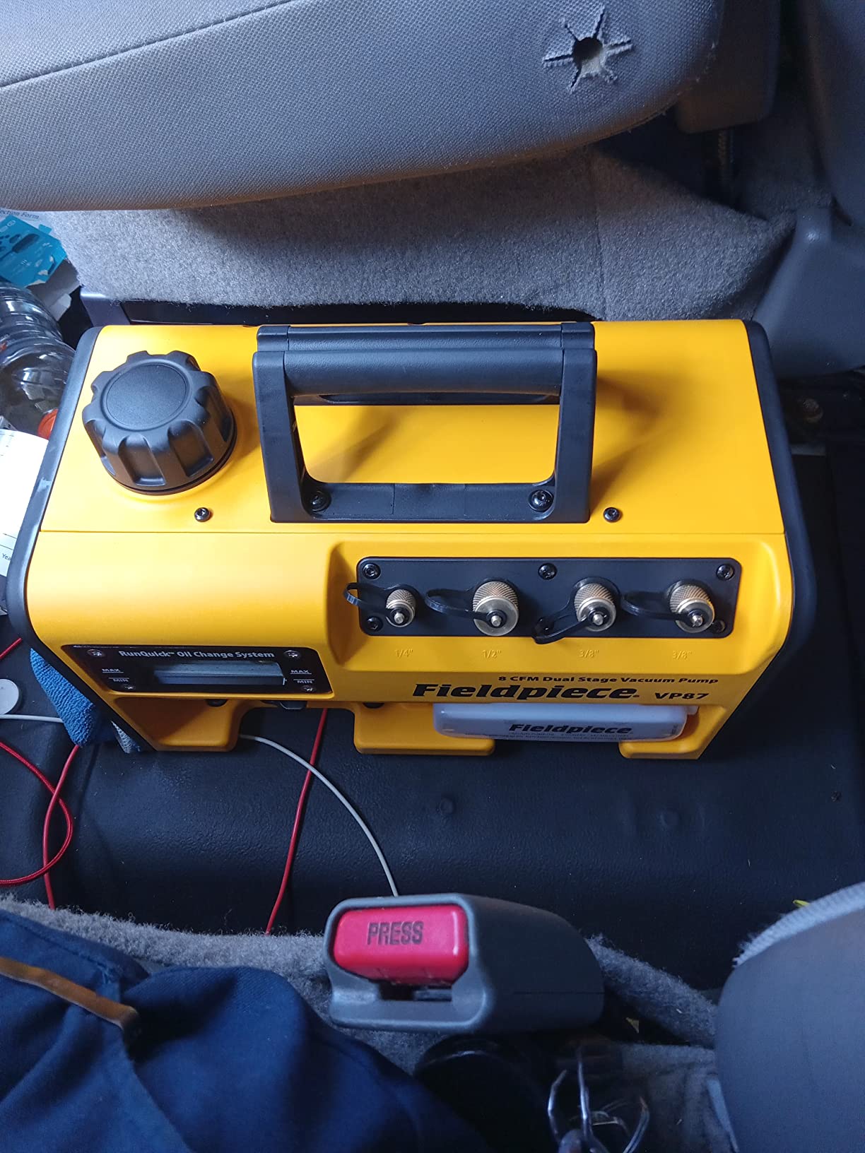 Fieldpiece VP87 Vacuum Pump - 8 CFM, 3/4 HP DC Motor, RunQuick Oil Change, A2L Compatible customer photo 2
