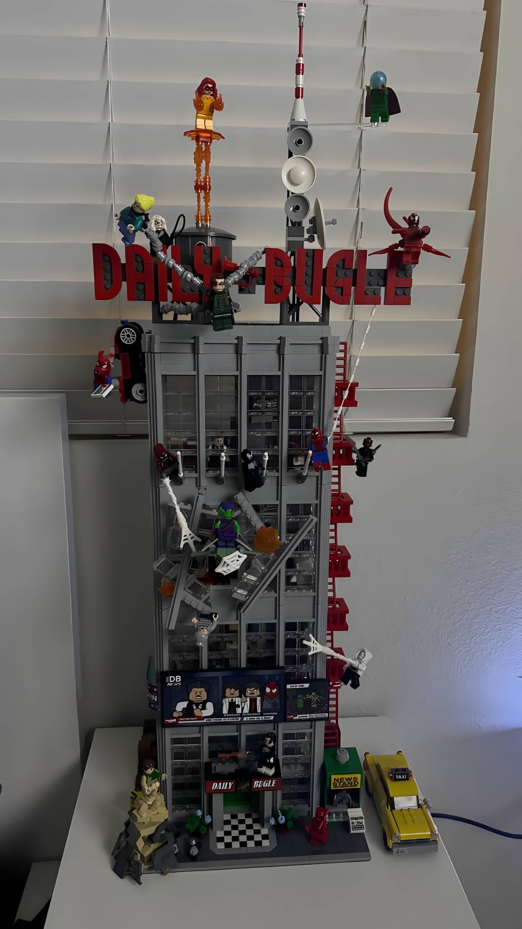 LEGO Marvel Spider-Man Daily Bugle Building Sets for Adults - Display as Office or Book Shelf Decor - Gifts for Christmas - 25 Minifigures - 76178 customer photo 1