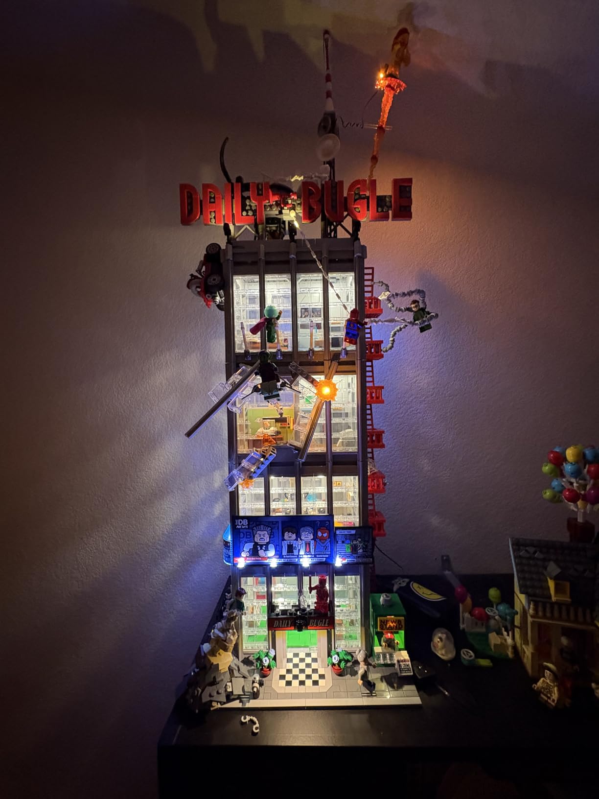 LEGO Marvel Spider-Man Daily Bugle Building Sets for Adults - Display as Office or Book Shelf Decor - Gifts for Christmas - 25 Minifigures - 76178 customer photo 2