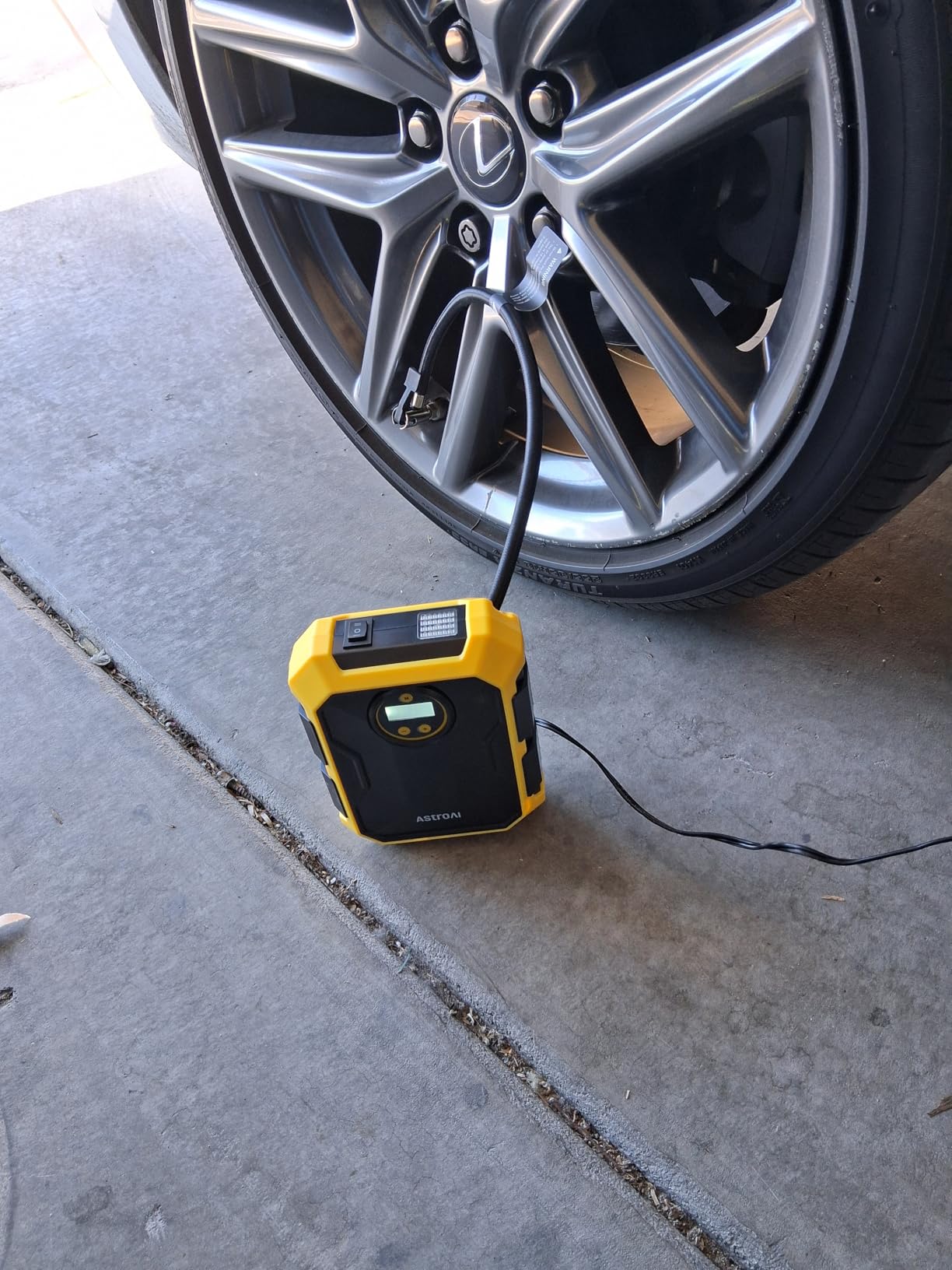 AstroAI Tire Inflator Portable Air Compressor 12V DC Integrated Storage customer photo 2