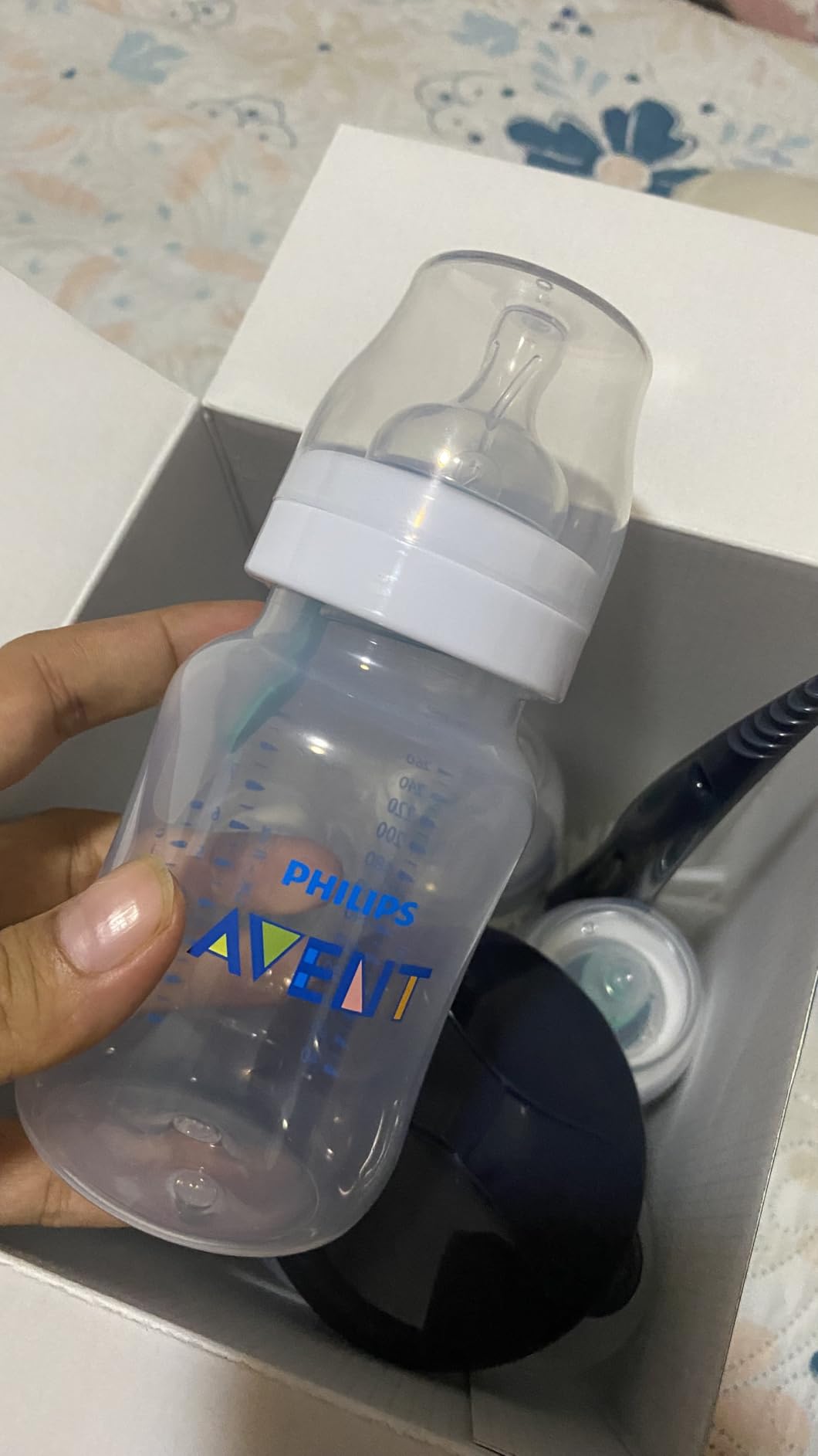 Philips Avent Anti-Colic Baby Bottle with AirFree Vent Newborn Gift Set customer photo 2