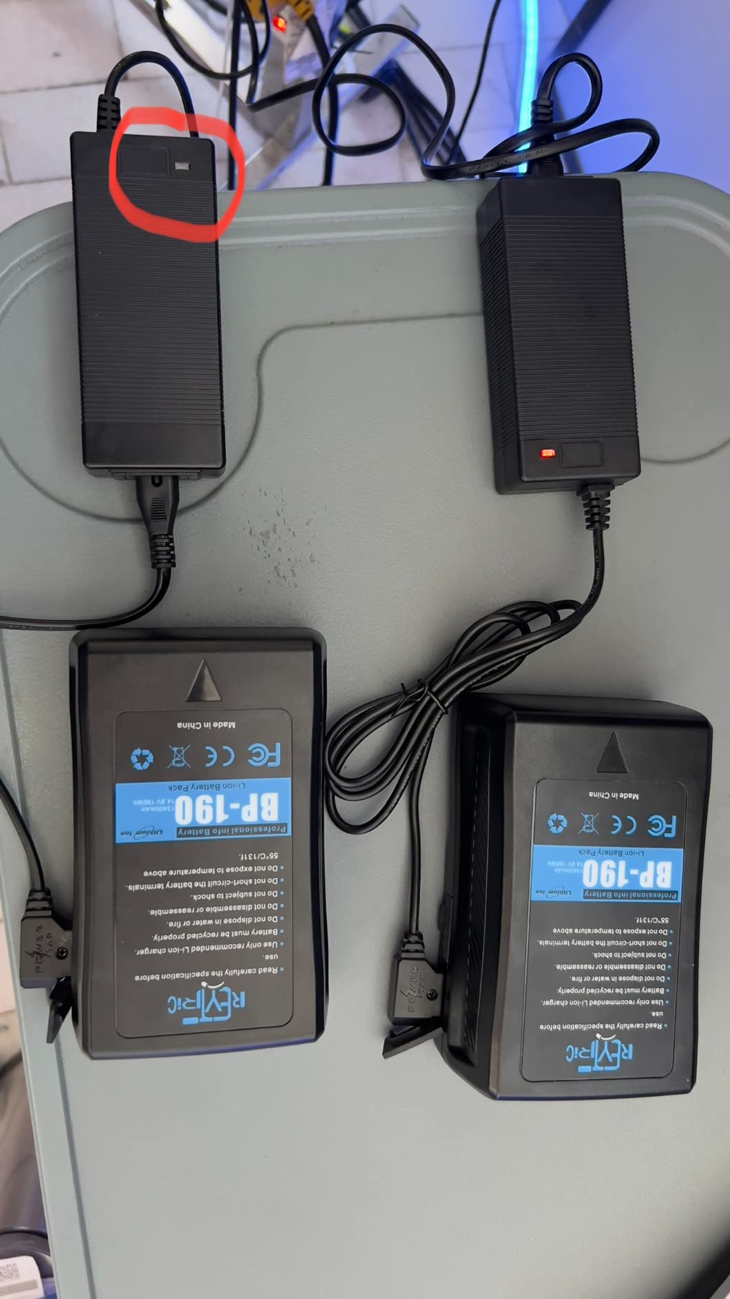 190Wh(13400mAh) V Mount/V-Lock Battery Compatible Video Camera Camcorder Broadcast LED Light with D-Tap Charger customer photo 2