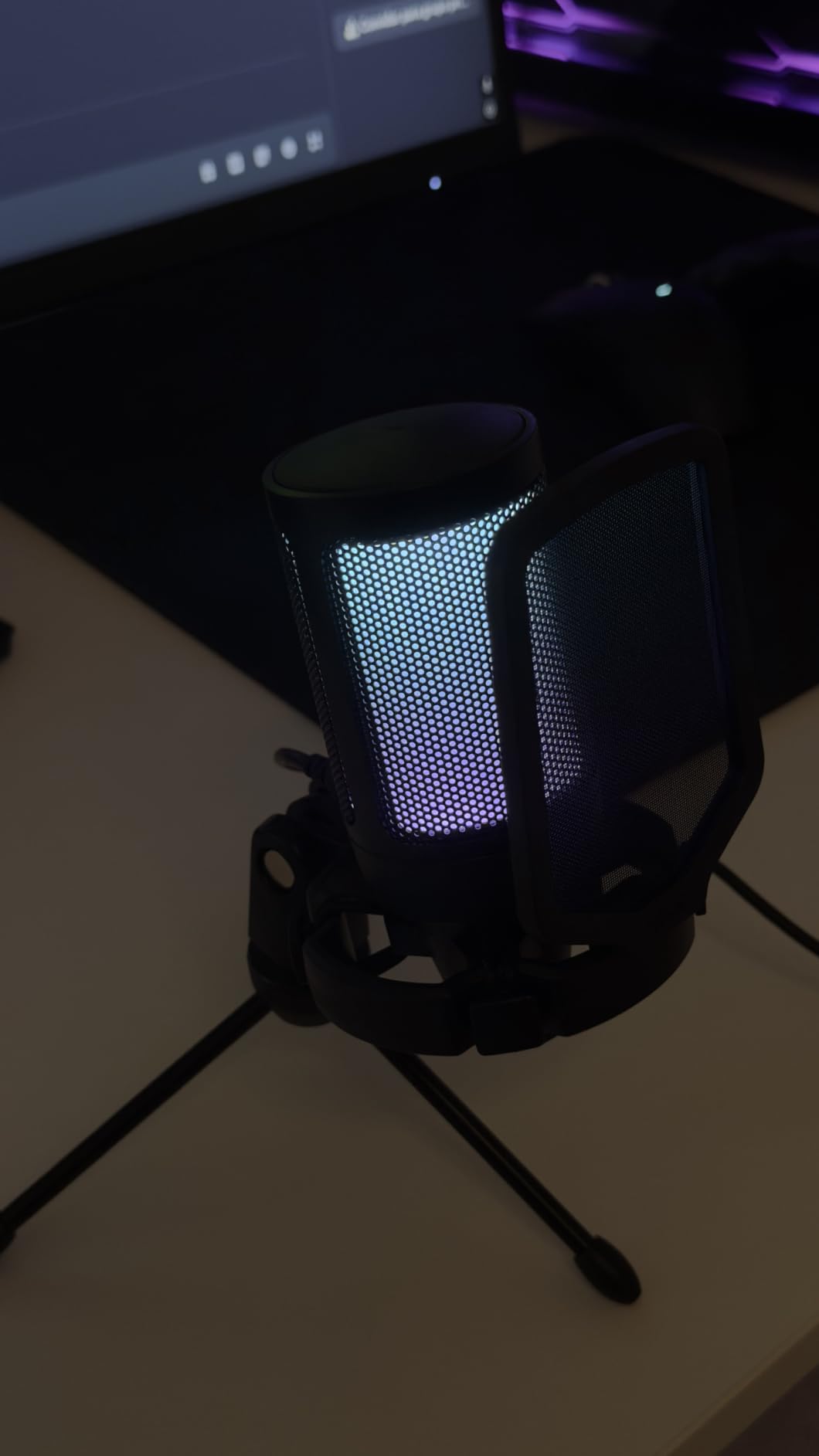 FIFINE AmpliGame A6V USB Gaming Microphone, Condenser RGB Mic for Streaming customer photo 2