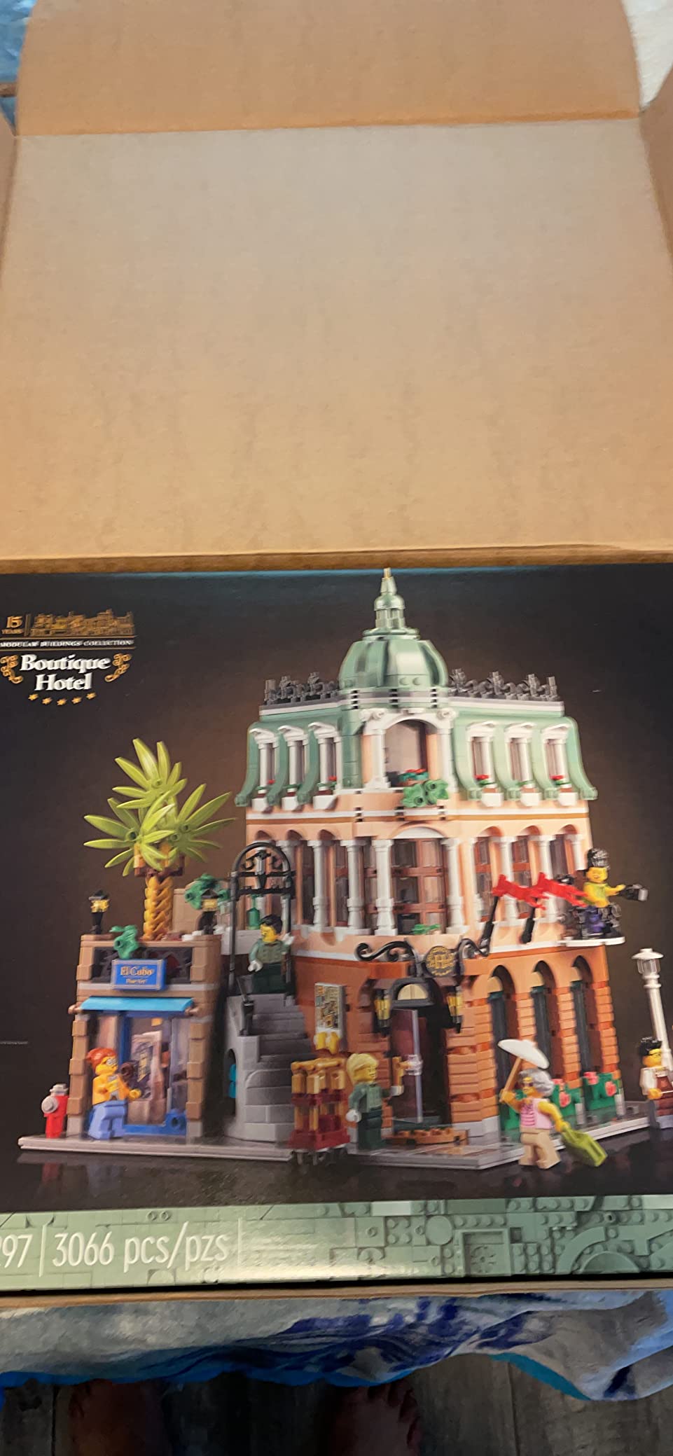 Icons Boutique Hotel 10297 Modular Building Display Model Kit for Adults to Build, Set with 5 Detailed Rooms Including Guest Rooms and Gallery customer photo 1
