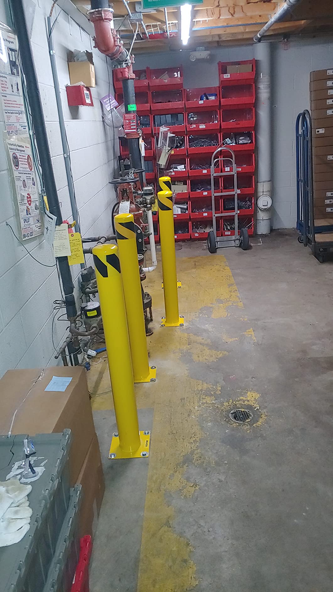 VEVOR Safety Bollard, 36 Inch Height Bollard Post, 4.5 Inch Diameter Steel Pipe Safety Bollard Post, Yellow Steel Bollard, Steel Safety Bollard with 8 Anchor Bolts, Perfect for Traffic-Sensitive Area customer photo 1