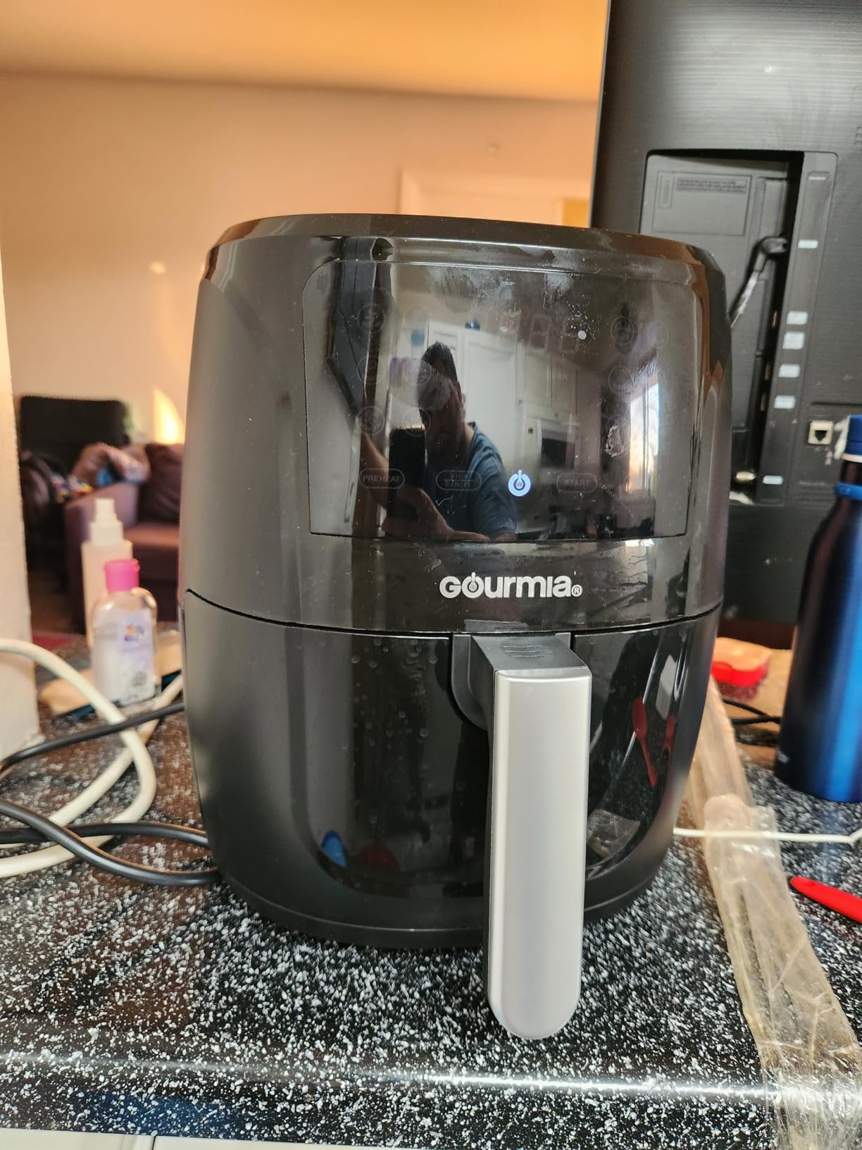 Gourmia Air Fryer - 6 Qt Large Capacity, FryForce 360º, Digital Display with 12 Presets, Roast, Bake, Broil, Dehydrate, Dishwasher Safe Accessories, Black customer photo 1