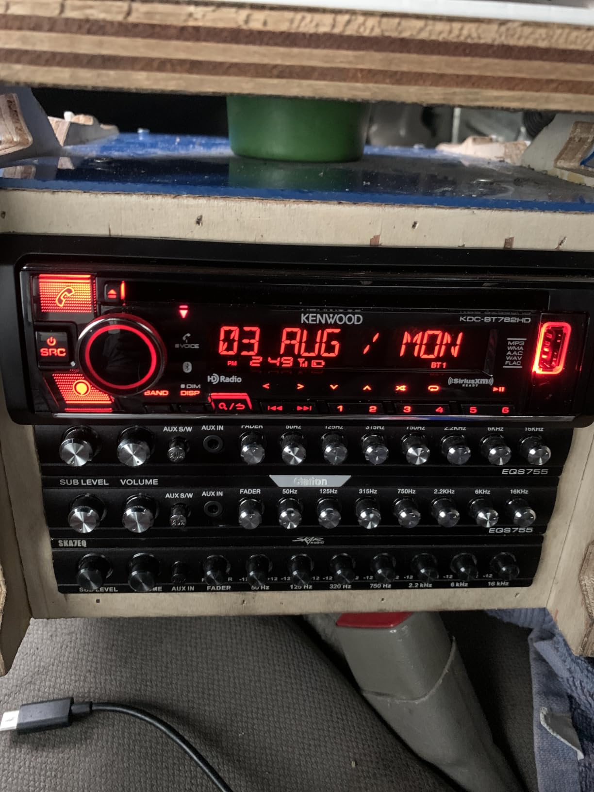 Autotek ATEQ709 4-Band Audio Equalizer with Built-in 2-Way Crossover, 9 Volts, 1/2 DIN, re-amp EQ with Front/Rear Active Crossover, and Selectable 12dB high-Pass Crossover,Black customer photo 1