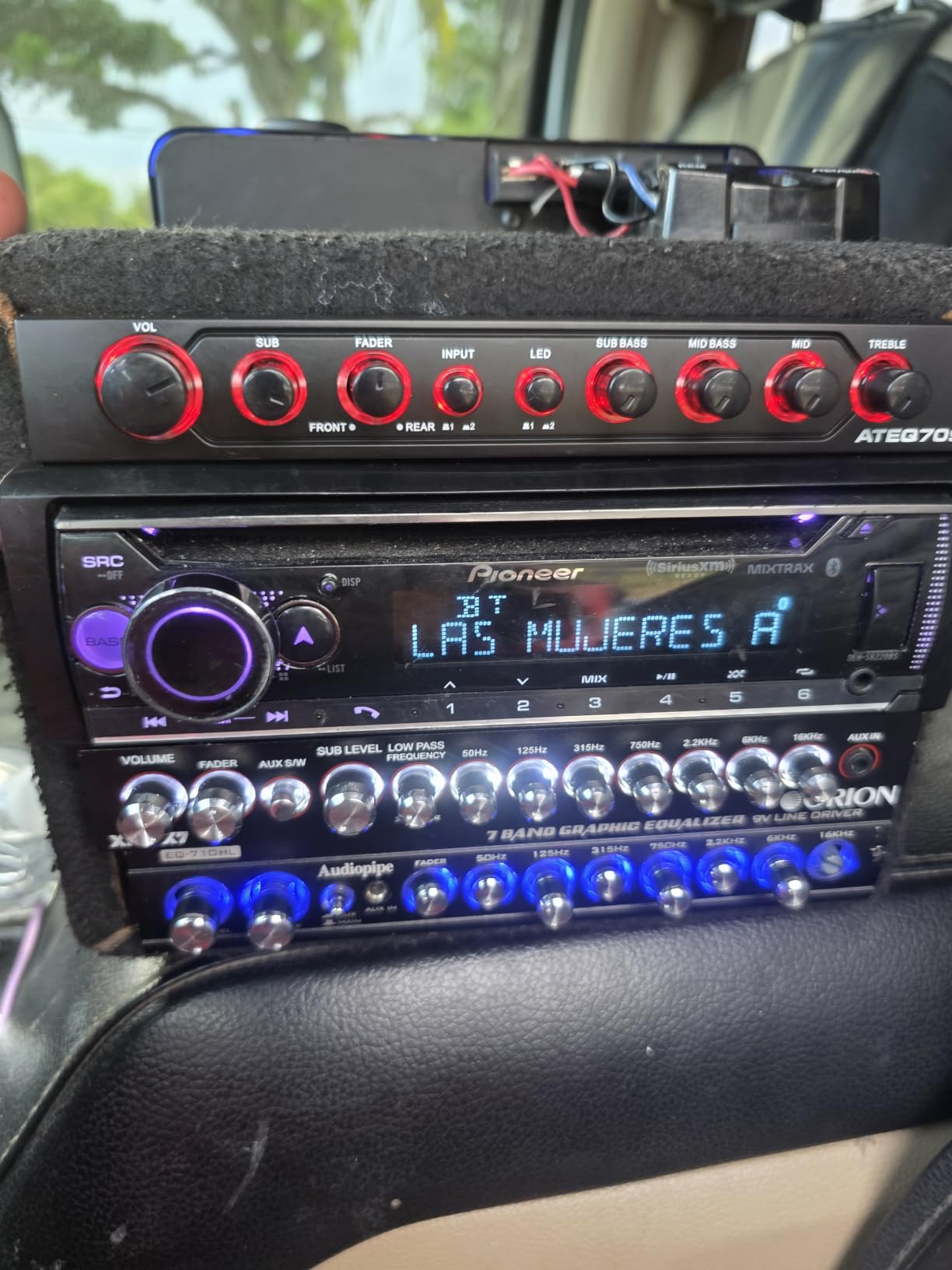 Autotek ATEQ709 4-Band Audio Equalizer with Built-in 2-Way Crossover, 9 Volts, 1/2 DIN, re-amp EQ with Front/Rear Active Crossover, and Selectable 12dB high-Pass Crossover,Black customer photo 2