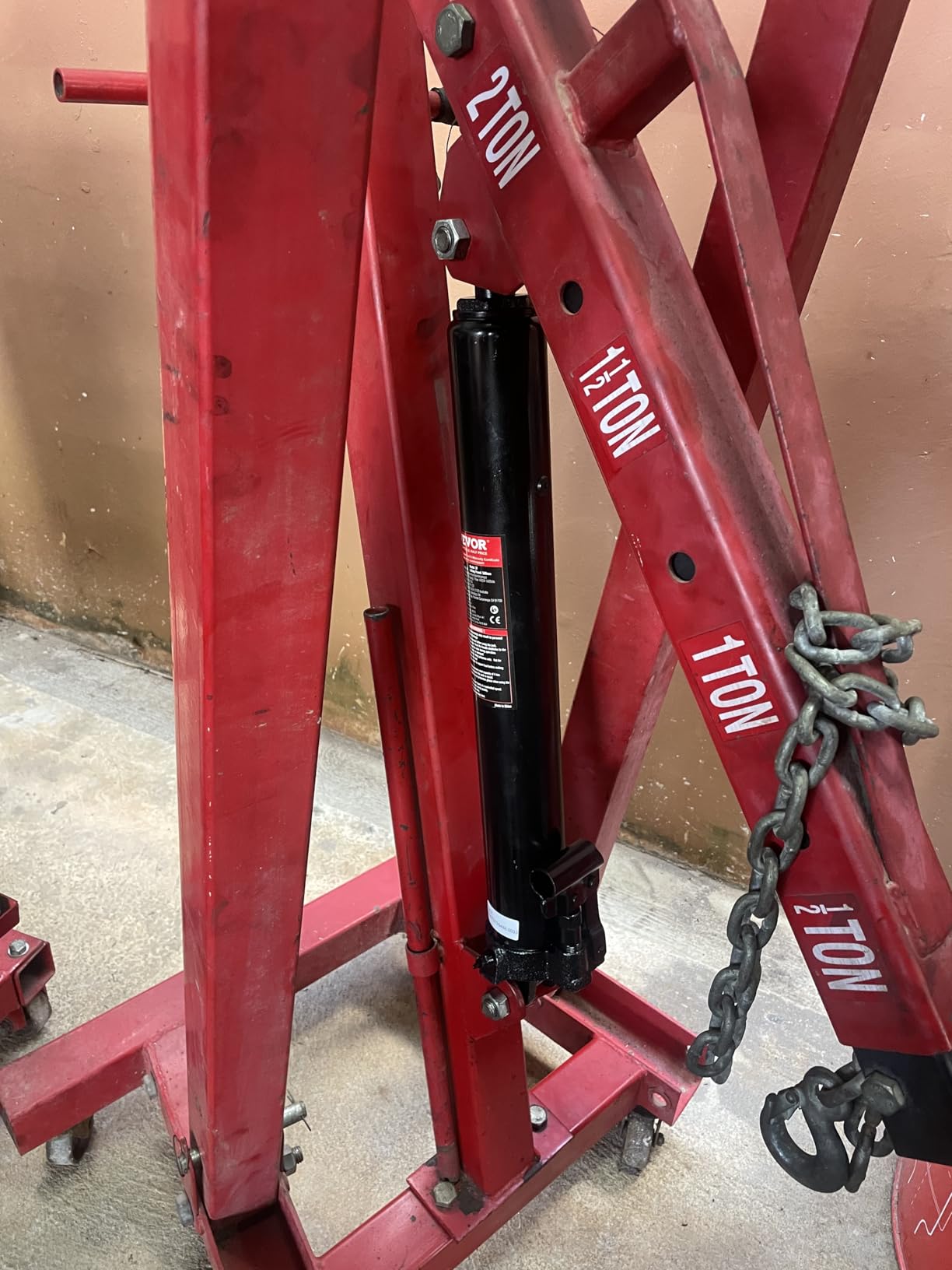 VEVOR Hydraulic Long Ram Jack, 3 Tons/6600 lbs Capacity, with Single Piston Pump and Clevis Base, Manual Cherry Picker w/Handle, for Garage/Shop Cranes, Engine Lift Hoist, Black customer photo 1