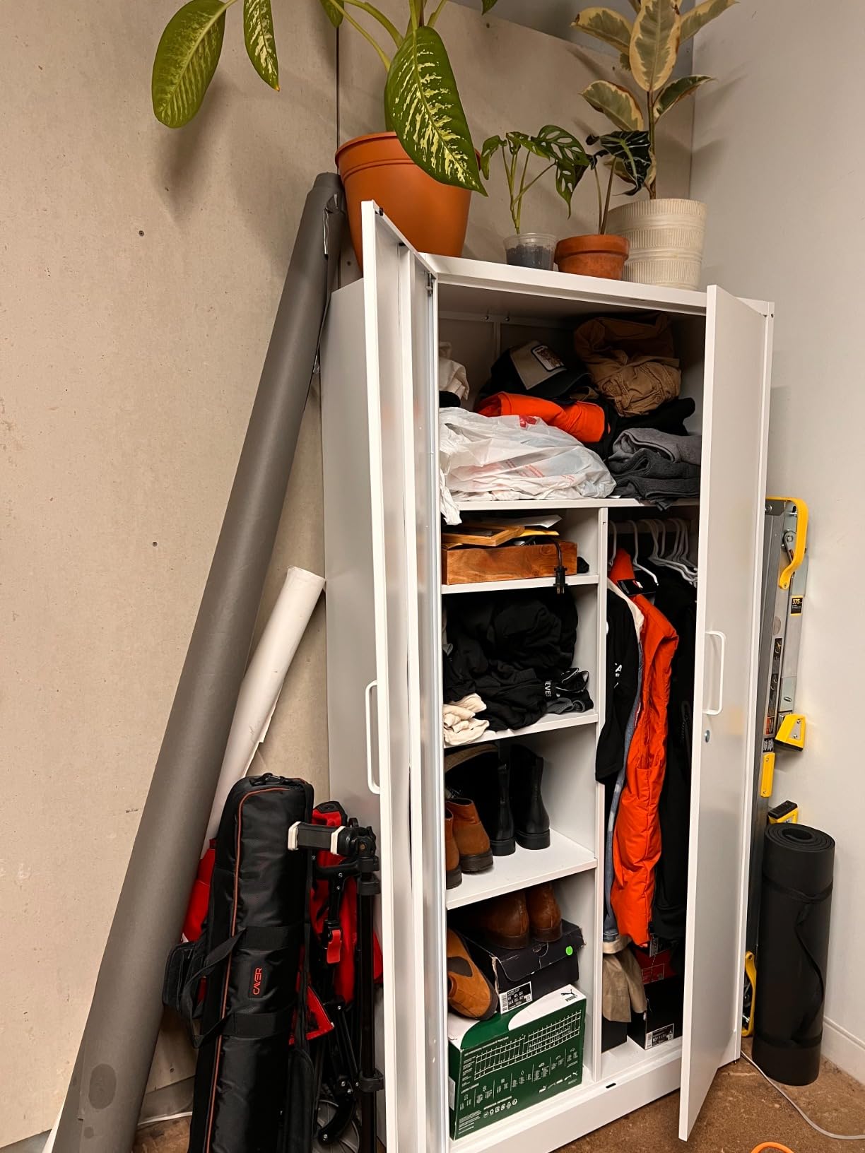 Letaya Metal Storage Cabinets Locker with Lock Door, 72'' Clothing Coat Steel Storage Freestanding Wardrobe for Office, Home, School, Employee,Gym,Fire Department (Black) customer photo 2