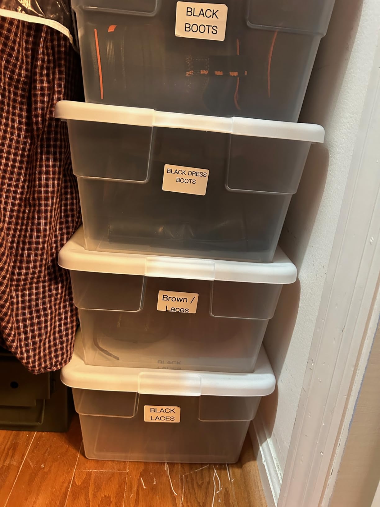 Amazon Basics Plastic Storage Containers with Secure Latching Lids, 32 Quart, Set of 6 customer photo 1