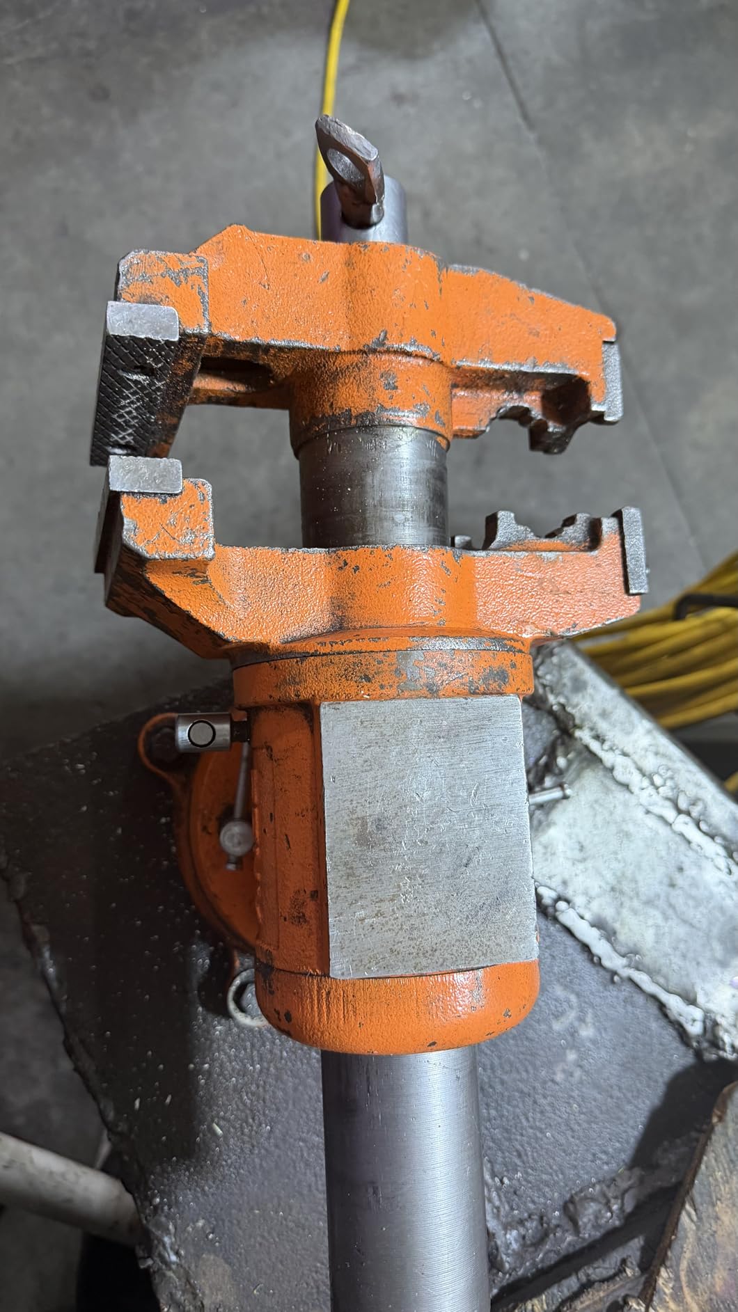 PONY 5 Inch Heavy Duty Bench Vise with 360-Degree Swivel Base and Head customer photo 2