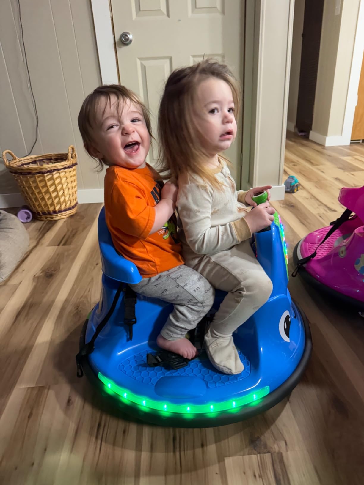 TOBBI 12V Battery Powered Kids Electric Bumper Car Control-Meg customer photo 2
