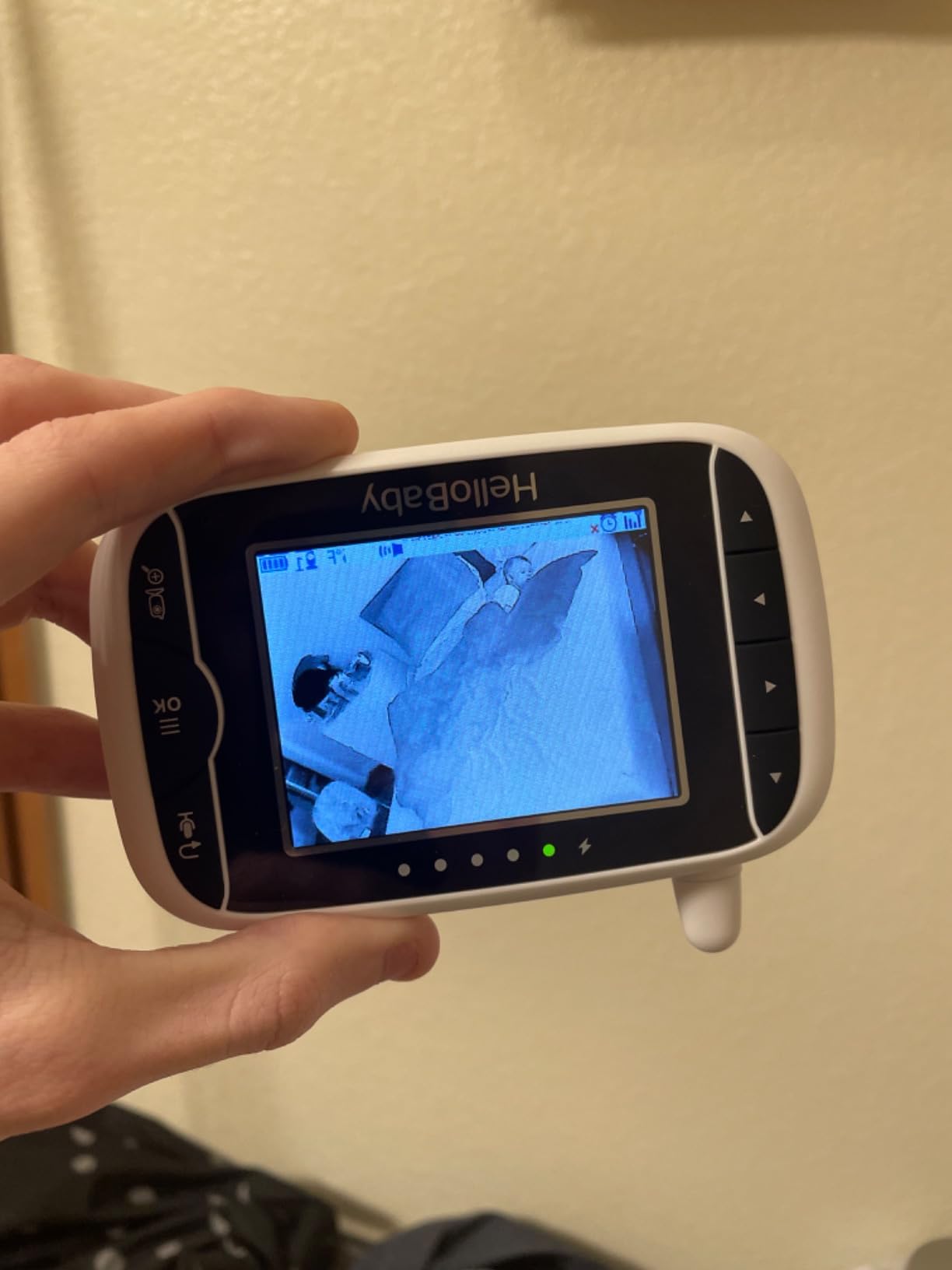 HelloBaby Video Baby Monitor with Camera and Audio, 3.2Inch LCD Display, Infrared Night Vision, Two-Way Audio and Room Temperature Monitoring,Lullaby,Sound Activated Screen customer photo 2