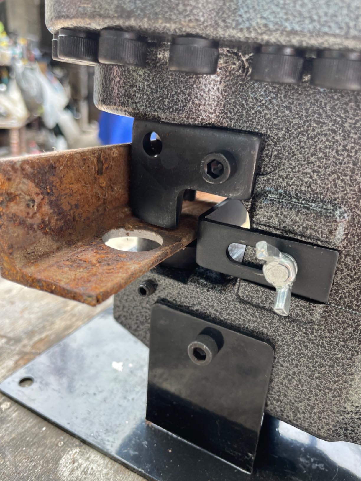 AMZCNC 110V 1200W Electric Hydraulic Metal Hole Punch Tool | Electricians & Metalworkers, Fast Hydraulic Hole Punch for Steel, Iron, Copper, Aluminum & Angle Steel Fabrication customer photo 2