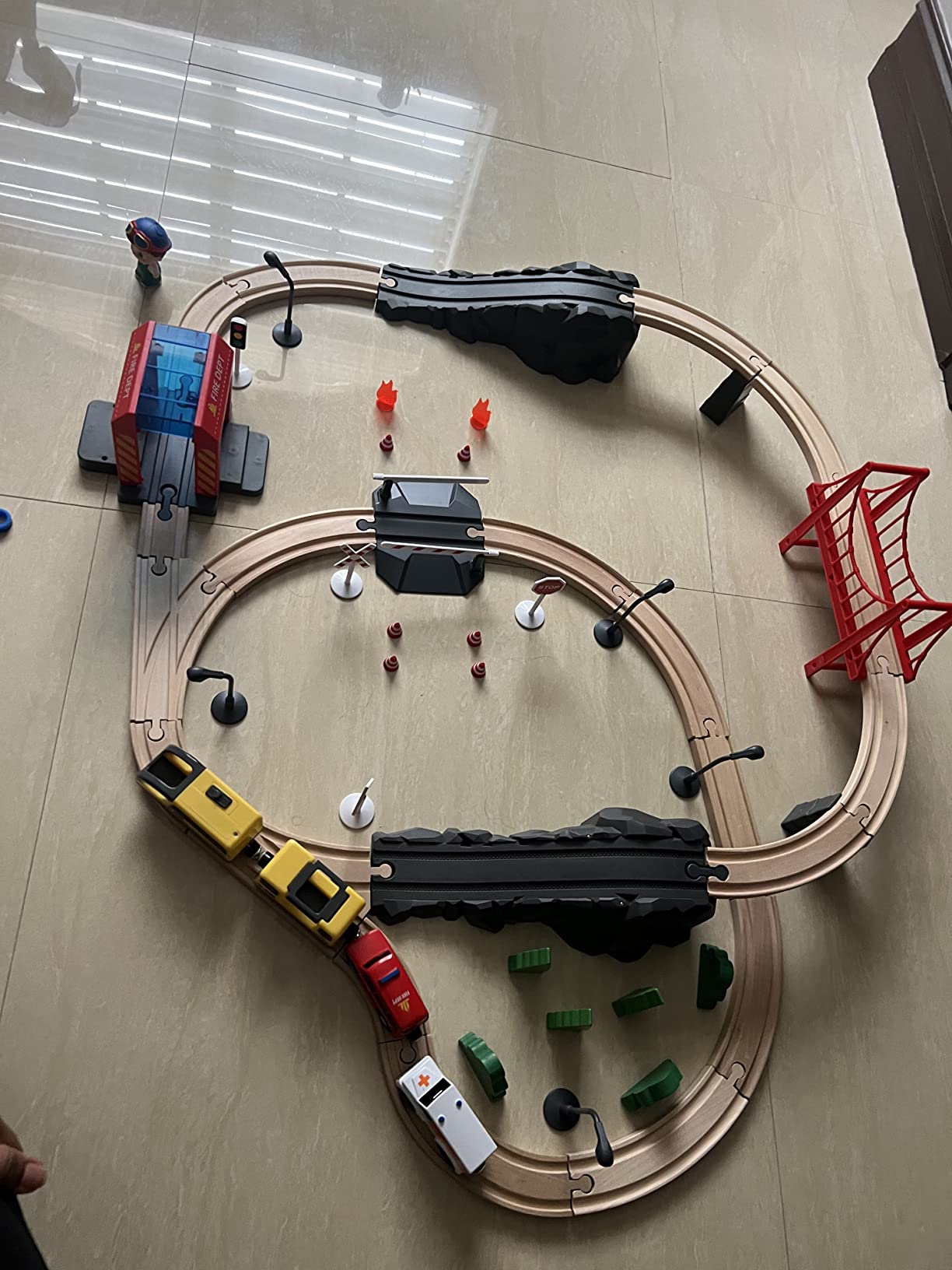 Giant bean 72PCS Fire Station Wooden Train Track Electric Train Set customer photo 1