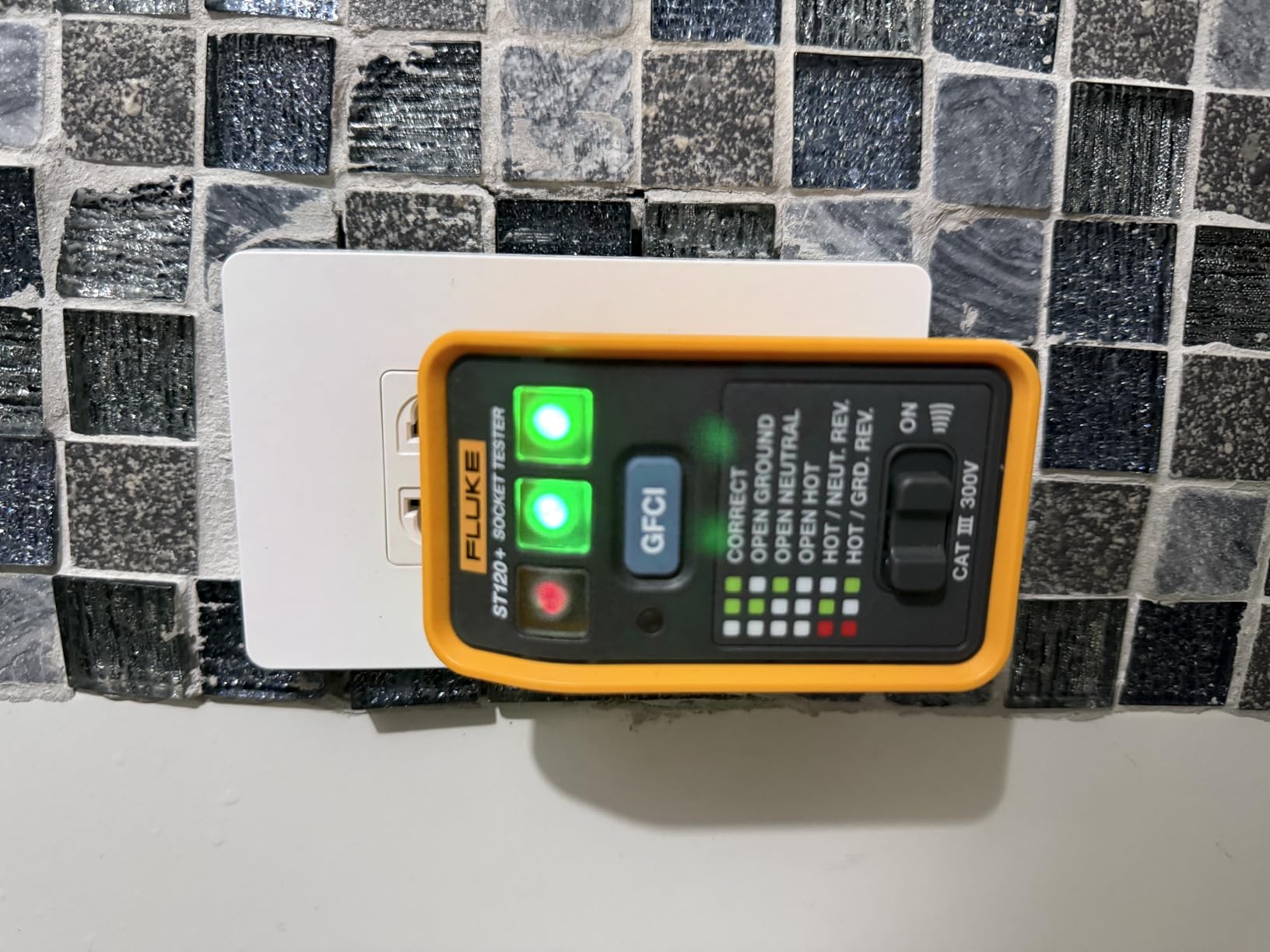 Fluke ST120+ GFCI Socket Tester with Audible Beeper customer photo 2
