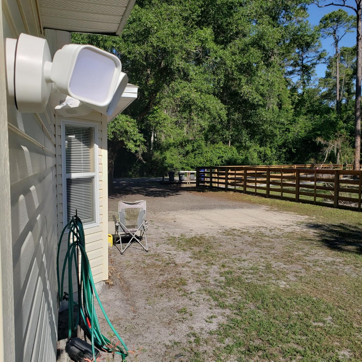 Blink Wired Floodlight Camera, Smart security camera, 2600 lumens, HD live view, enhanced motion detection, built-in siren, Works with Alexa, 1 camera (White) customer photo 1