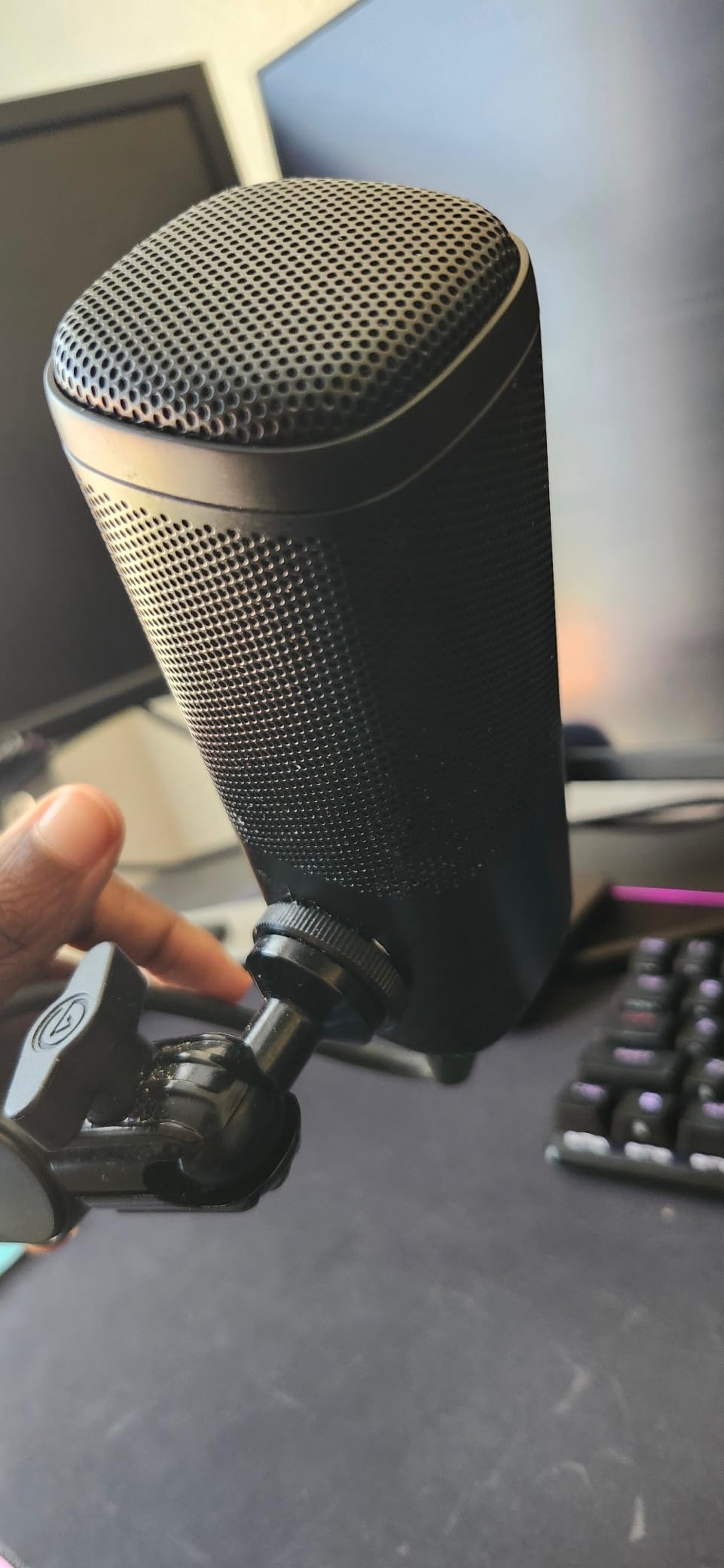 Elgato Wave DX Dynamic XLR Microphone, Cardioid Pattern customer photo 1