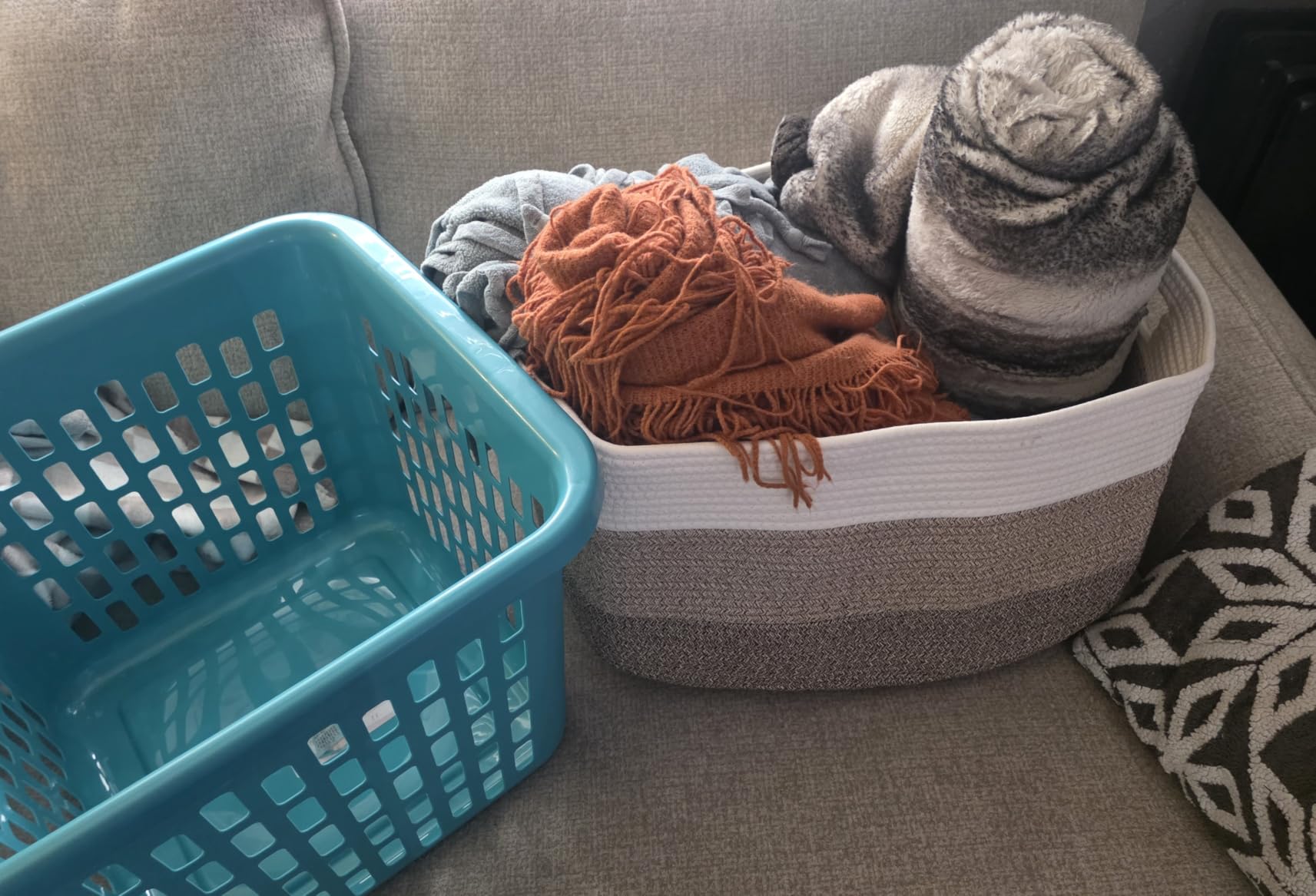 OIAHOMY Blanket Basket Laundry Basket Dog Toy Basket 75L Gradient Brown | Large Storage Basket,Baby Basket,Toy Storage,Woven Rope Basket for Blankets,Blanket Storage for Living Room customer photo 2