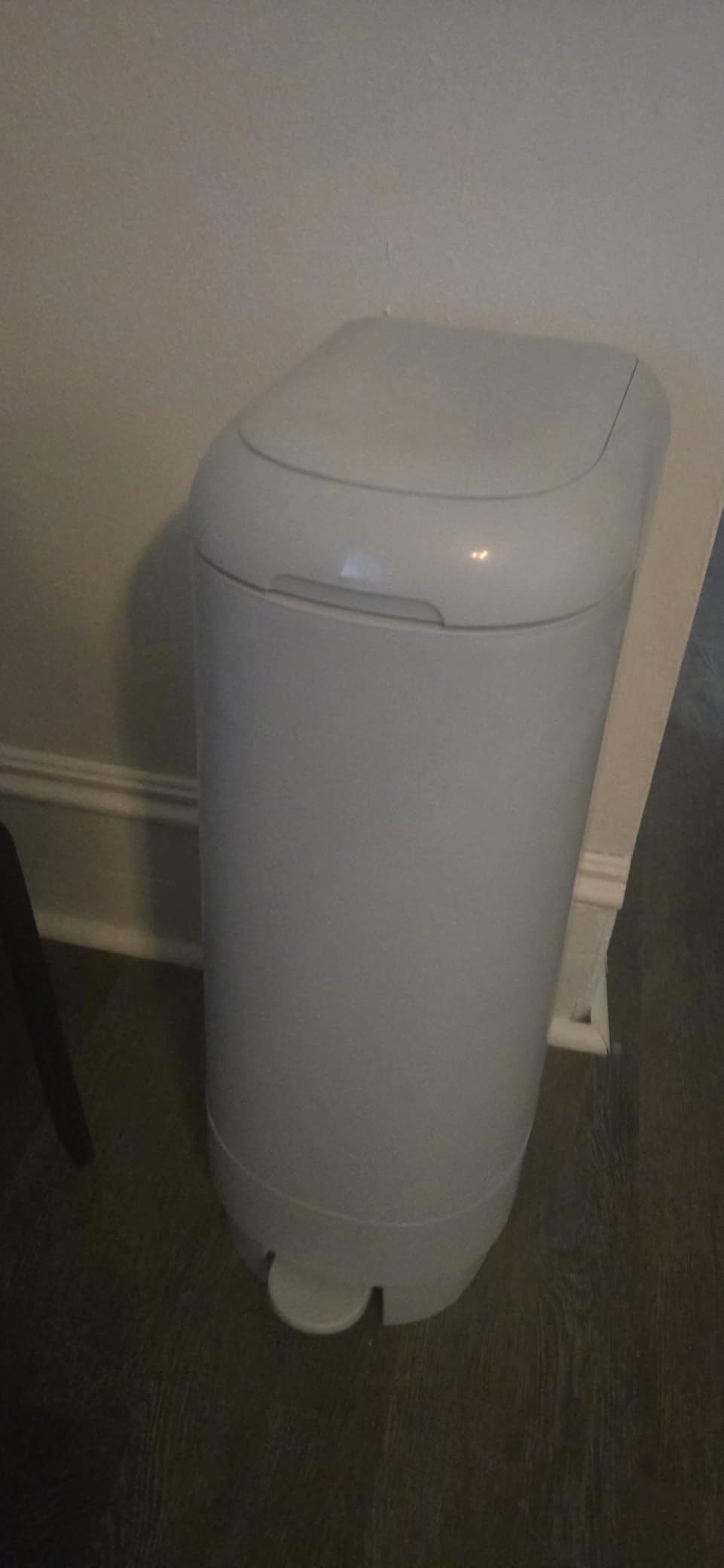 Diaper Genie Signature Diaper Pail with Easy Roll Refill 18 bags, Grey customer photo 2