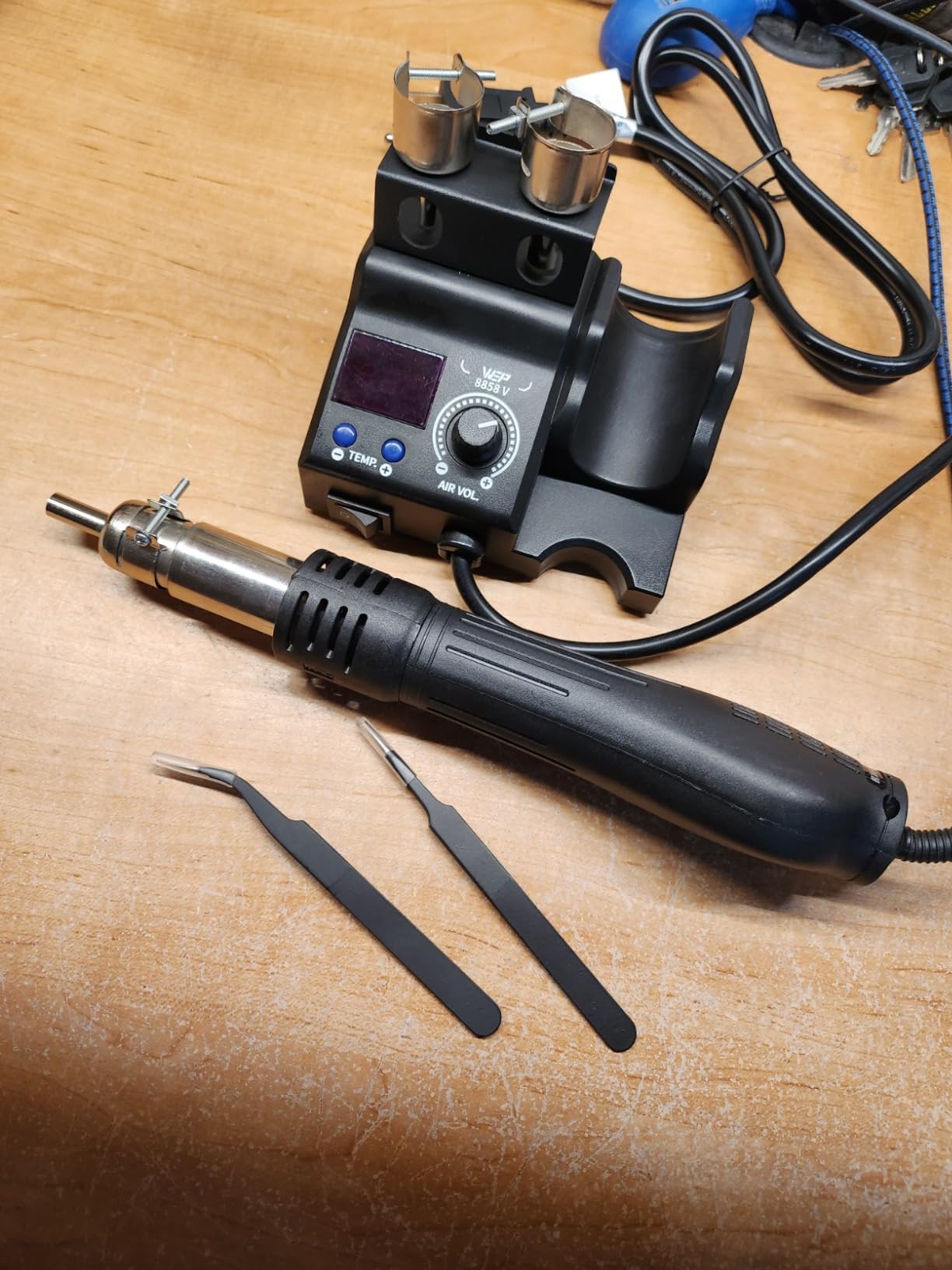 WEP 8858-V Hot Air Rework Station Kit with Compact Size, Integrated Nozzle Holder, 3 Nozzles, 2 Tweezers, Adjustable Temperature& Air Volume, PID Program, °C/°F Conversion and More customer photo 1