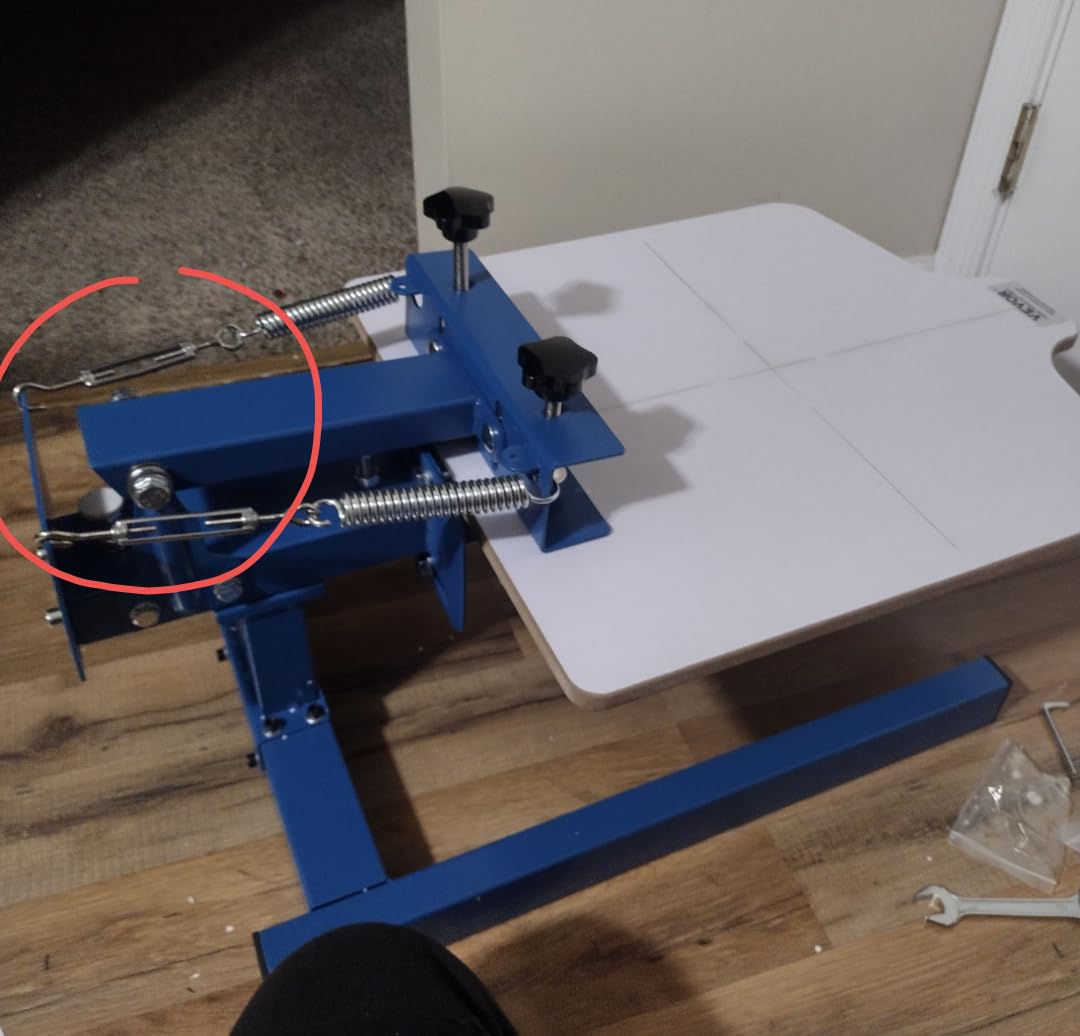 VEVOR Screen Printing Machine, 4 Color 1 Station 360° Rotable Silk Screen Printing Press, 21.2x17.7in / 54x45cm Screen Printer Press, Double-Layer Positioning Pallet for T-Shirt DIY Printing customer photo 2