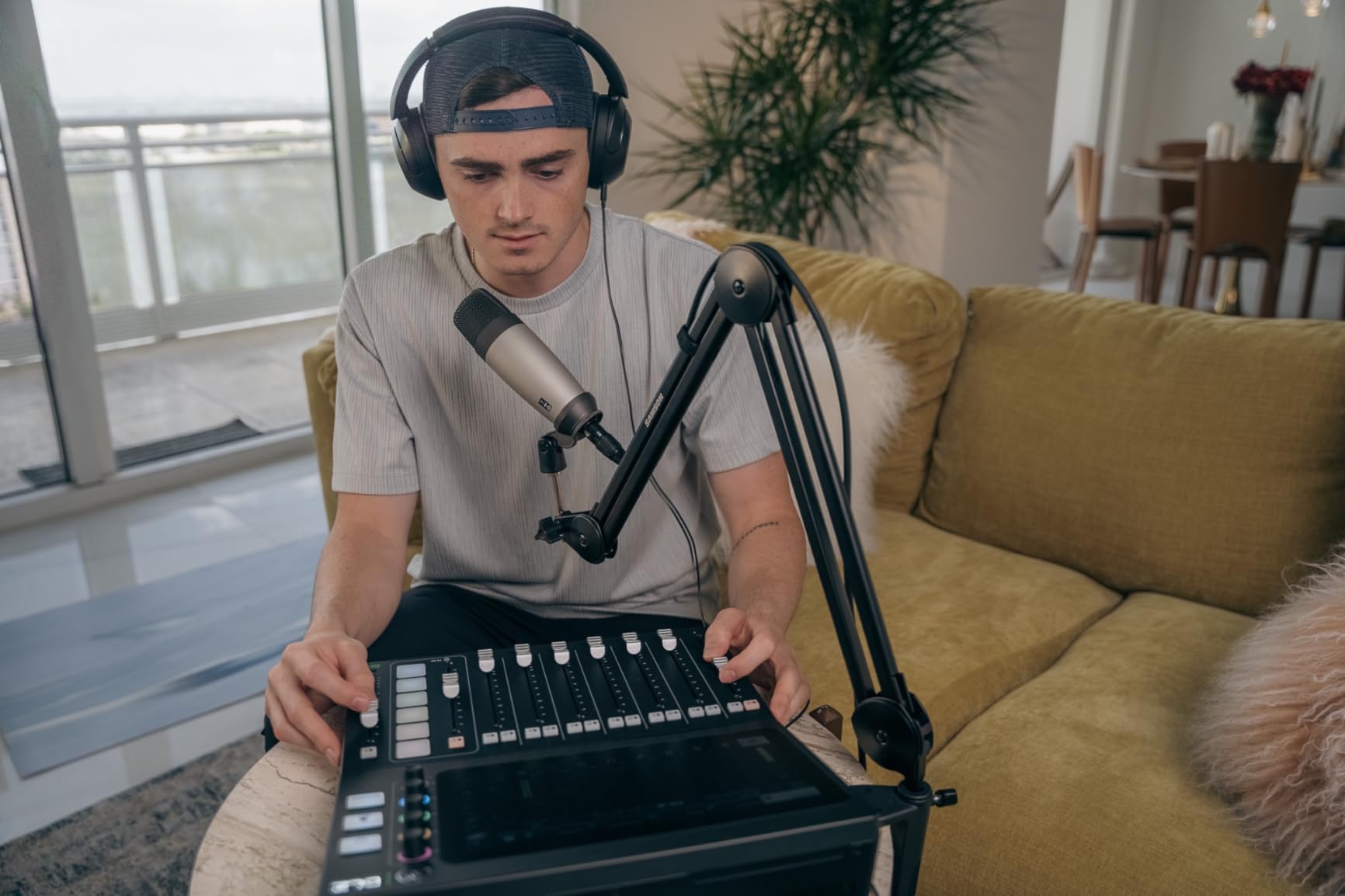 Mackie DLZ Creator Adaptive Digital Mixer for Podcasting customer photo 1