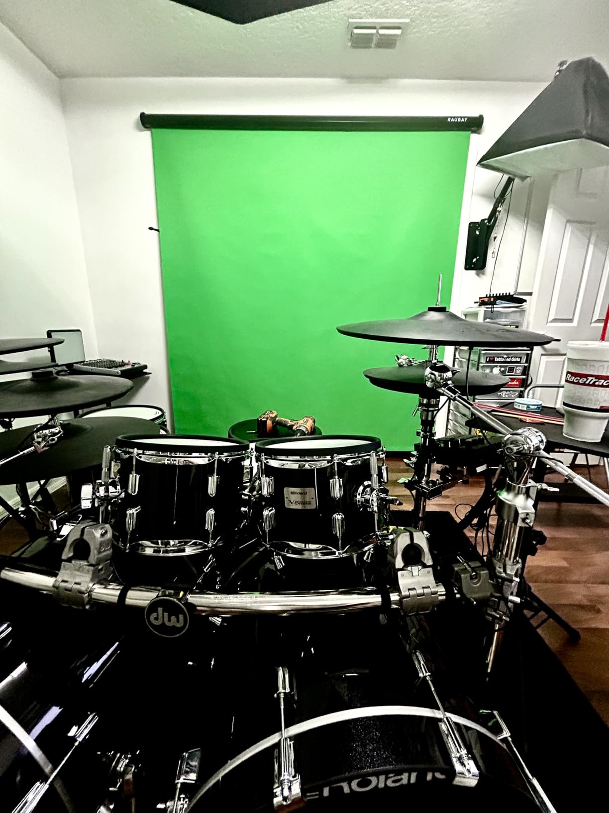 RAUBAY 78.7 x 86.6in Retractable Pull Down Green Screen Chroma Key Backdrop customer photo 2